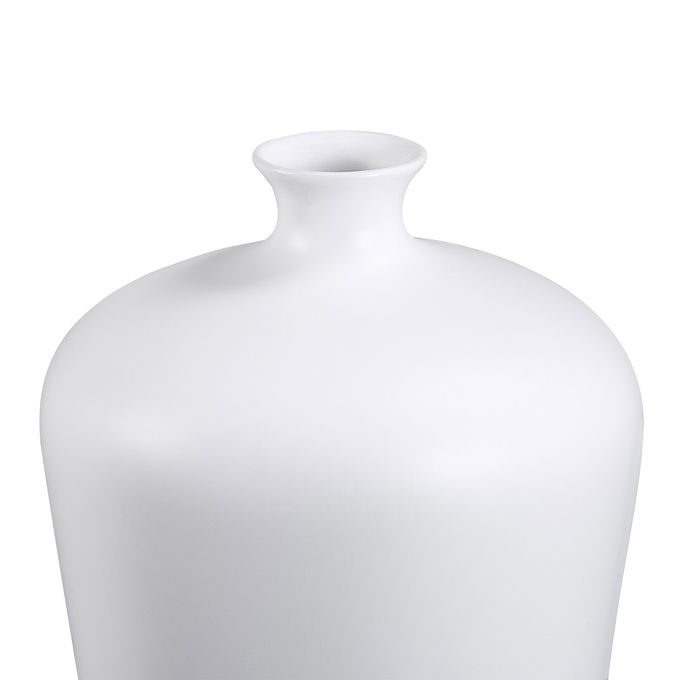 Alfano shown from the front to reveal the silhouette and glaze detail.