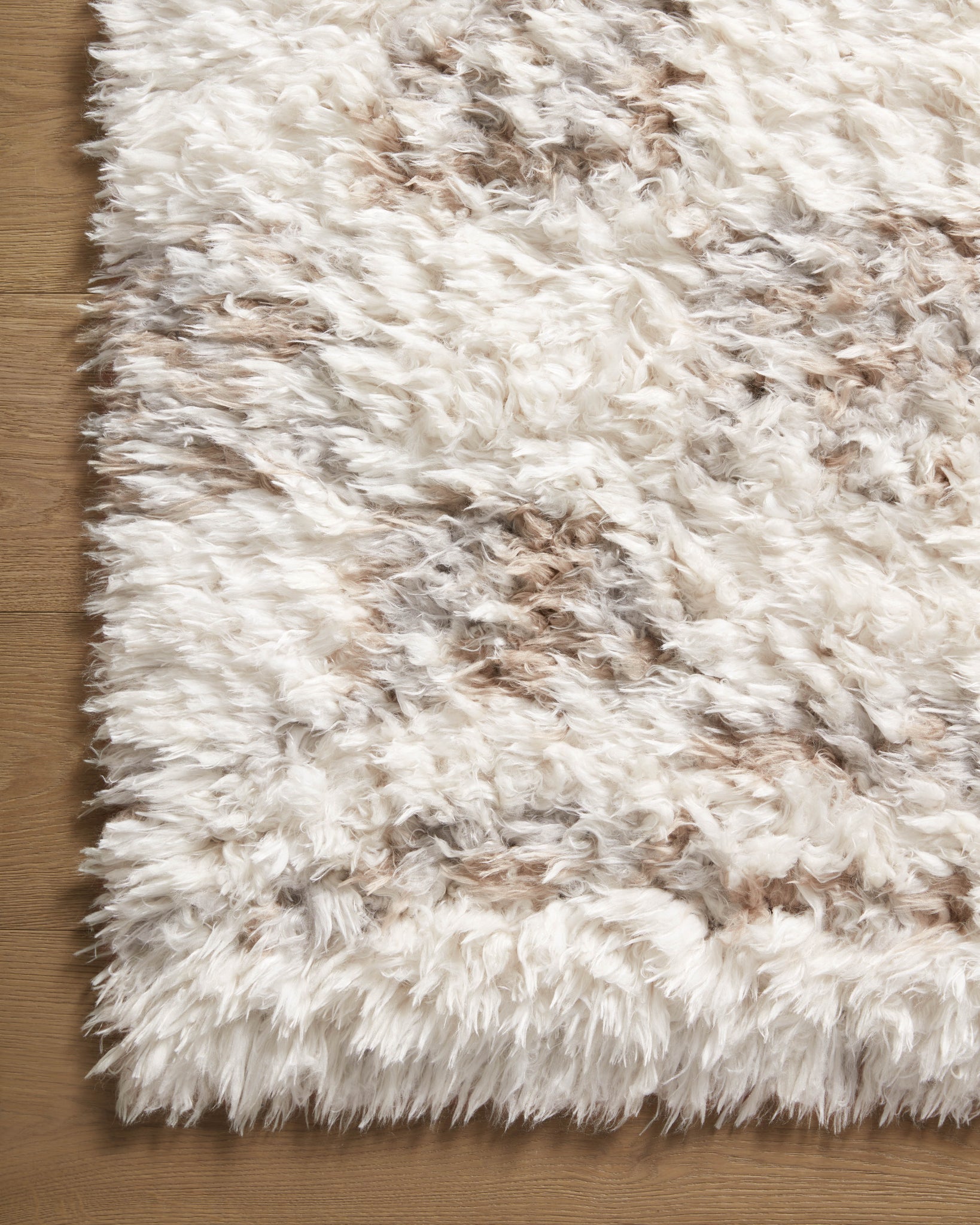Amira Ivory / Pebble shown from a different angle to reveal its pattern.