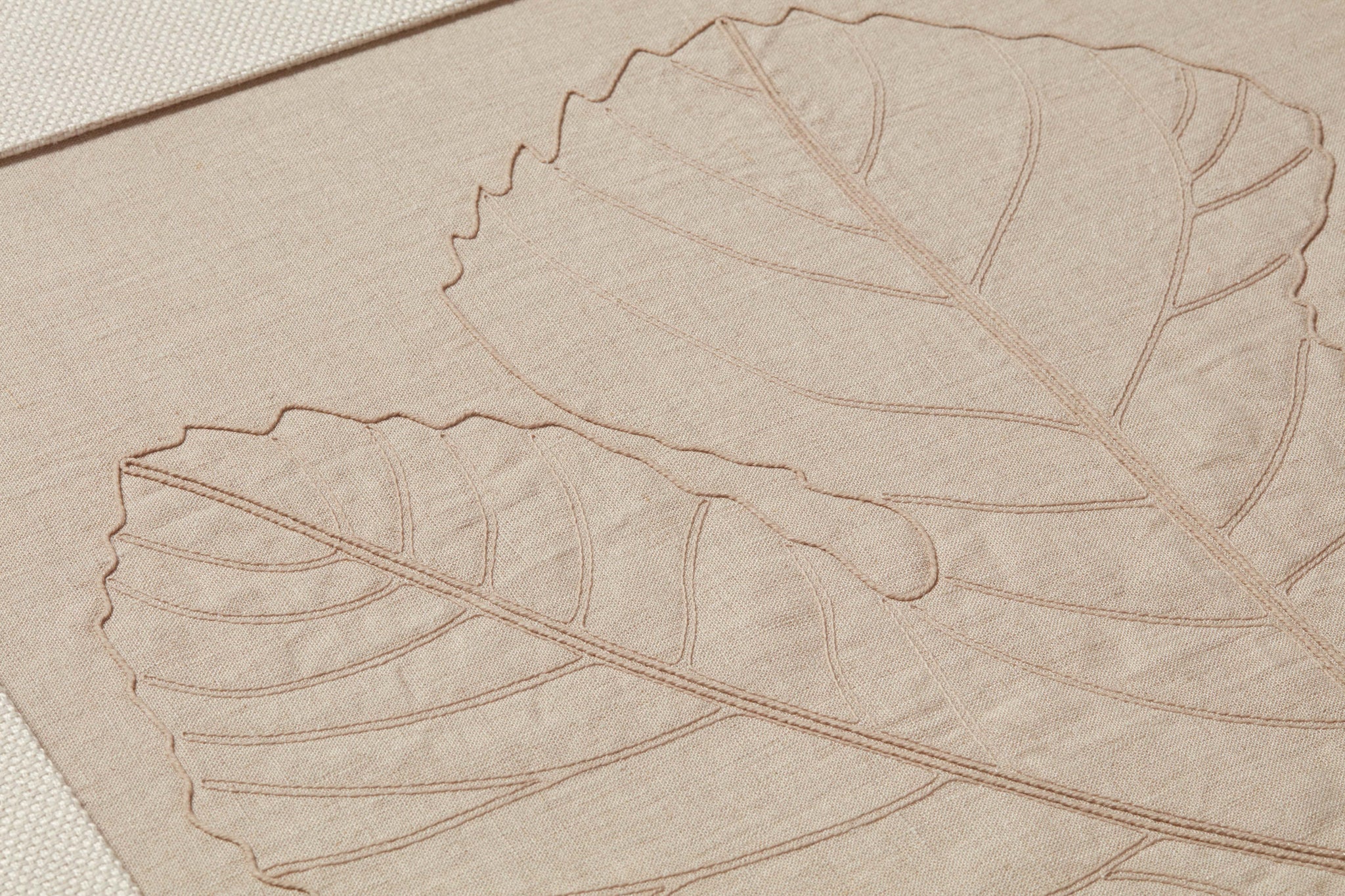 Side view of the Miss Maple Natural / Beige artwork.