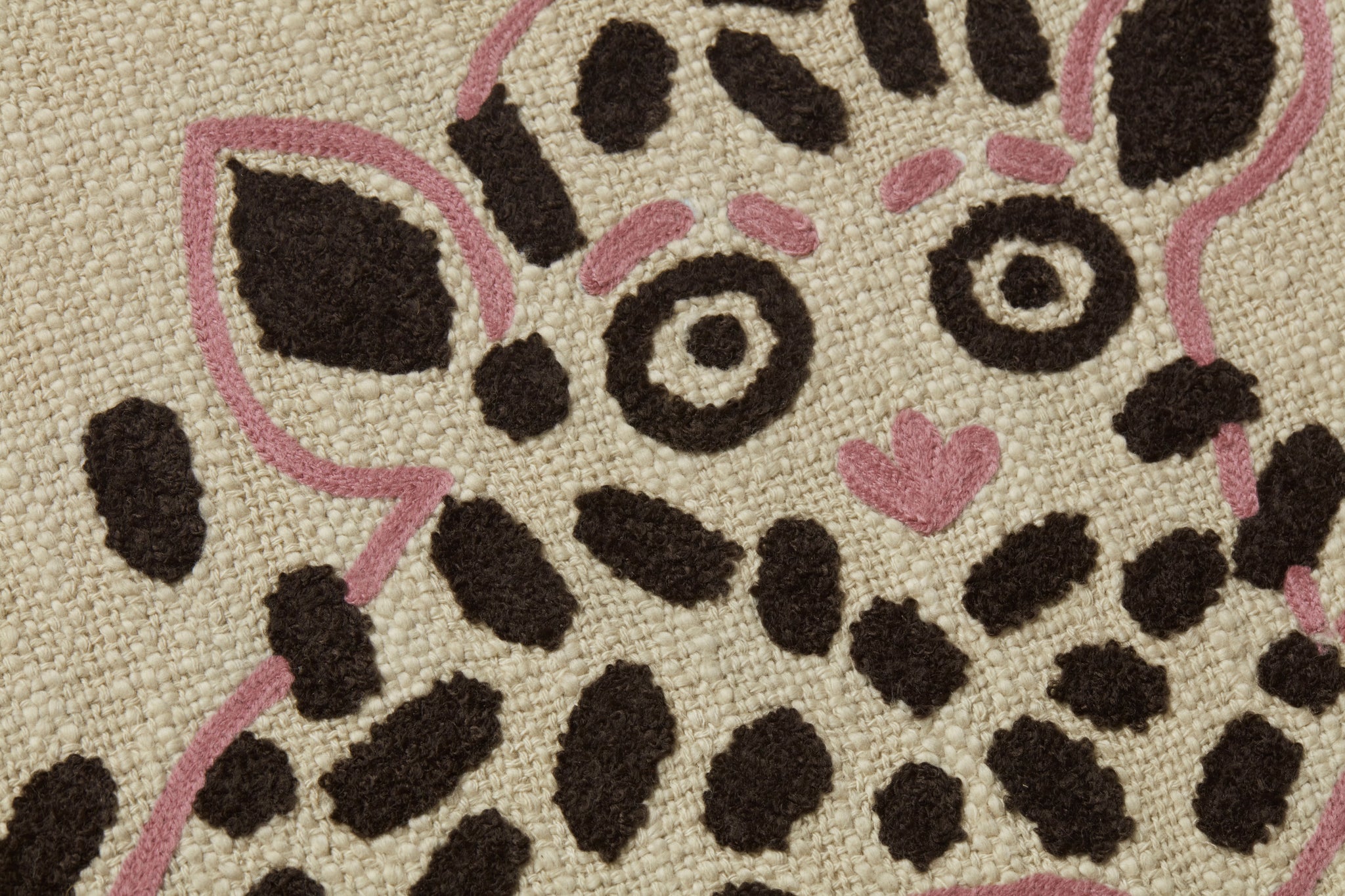 Side view of the Lucky Lemur Beige / Pink artwork.