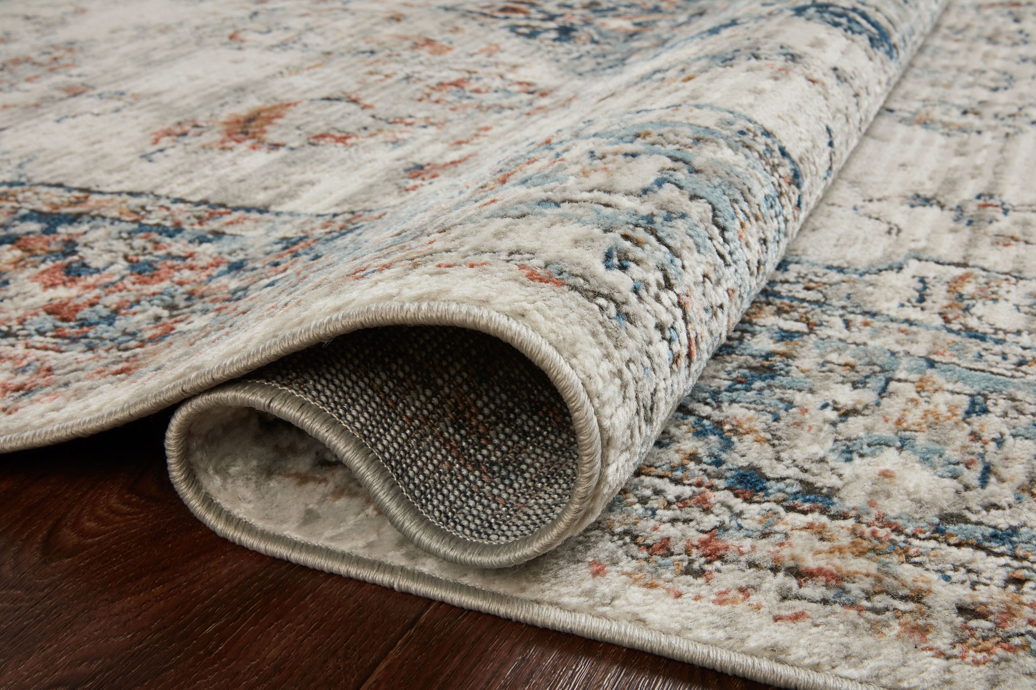 Side view of the Bianca Ivory / Ocean rug.