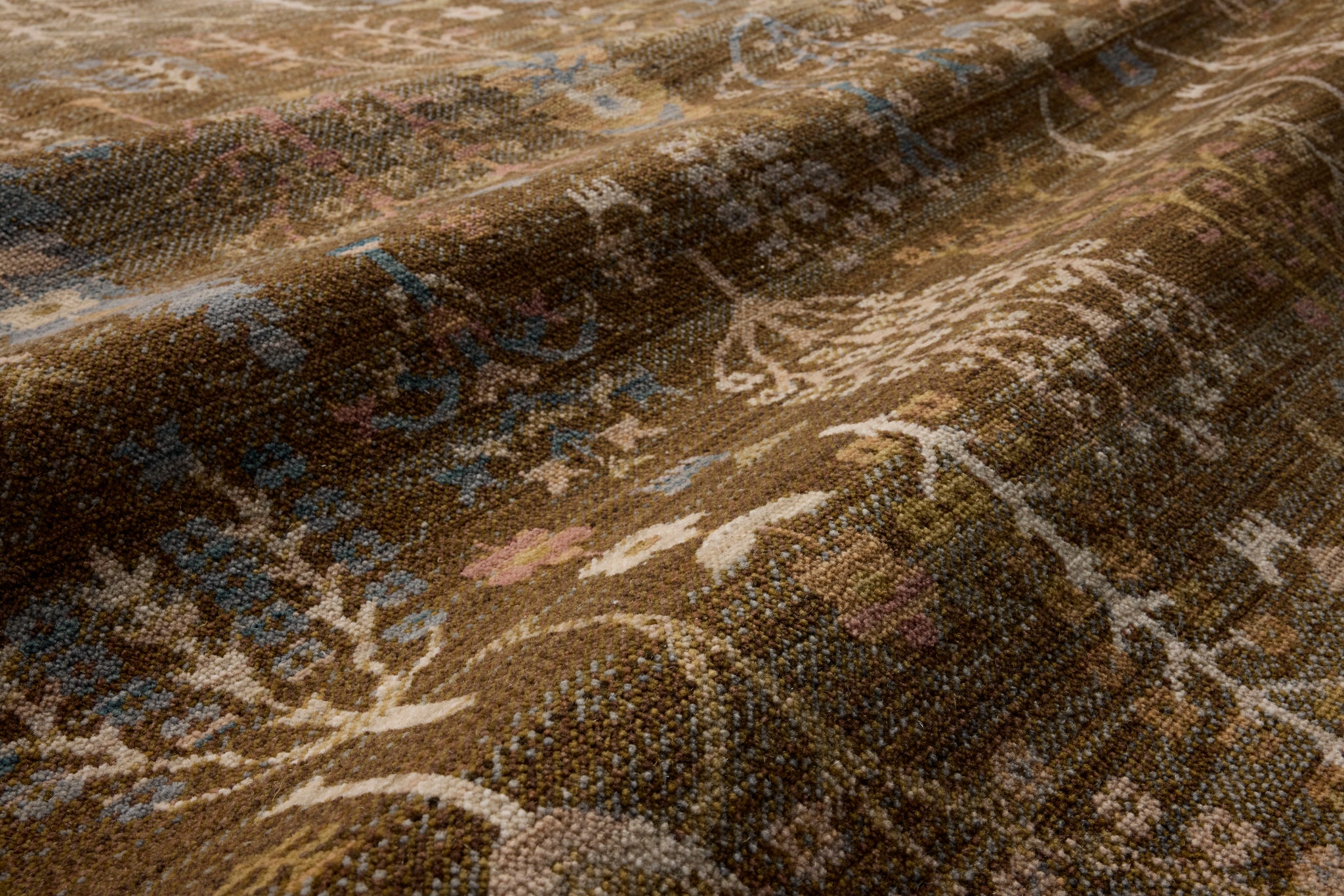 Reign Moss / Multi shown from a different angle to reveal its pattern.