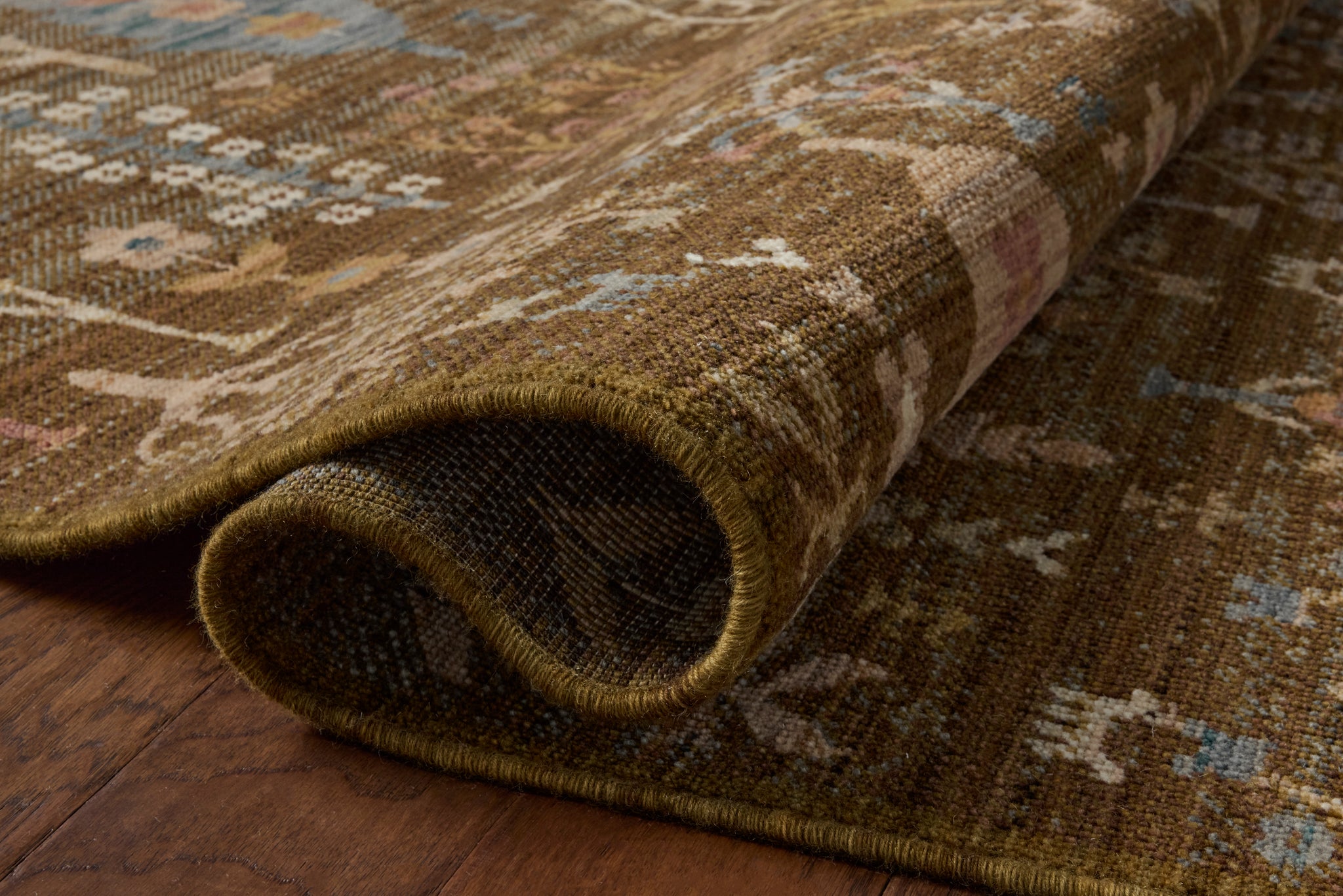 Reign Moss / Multi shown from a different angle to reveal its pattern.