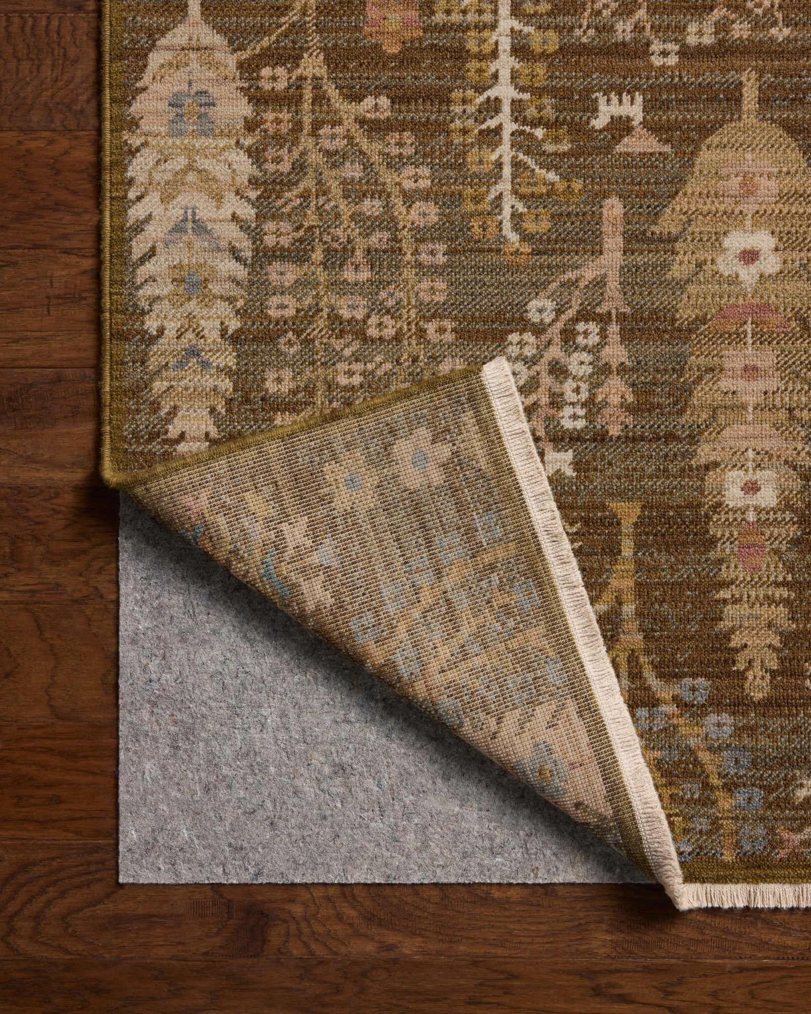 Reign Moss / Multi shown from a different angle to reveal its pattern.