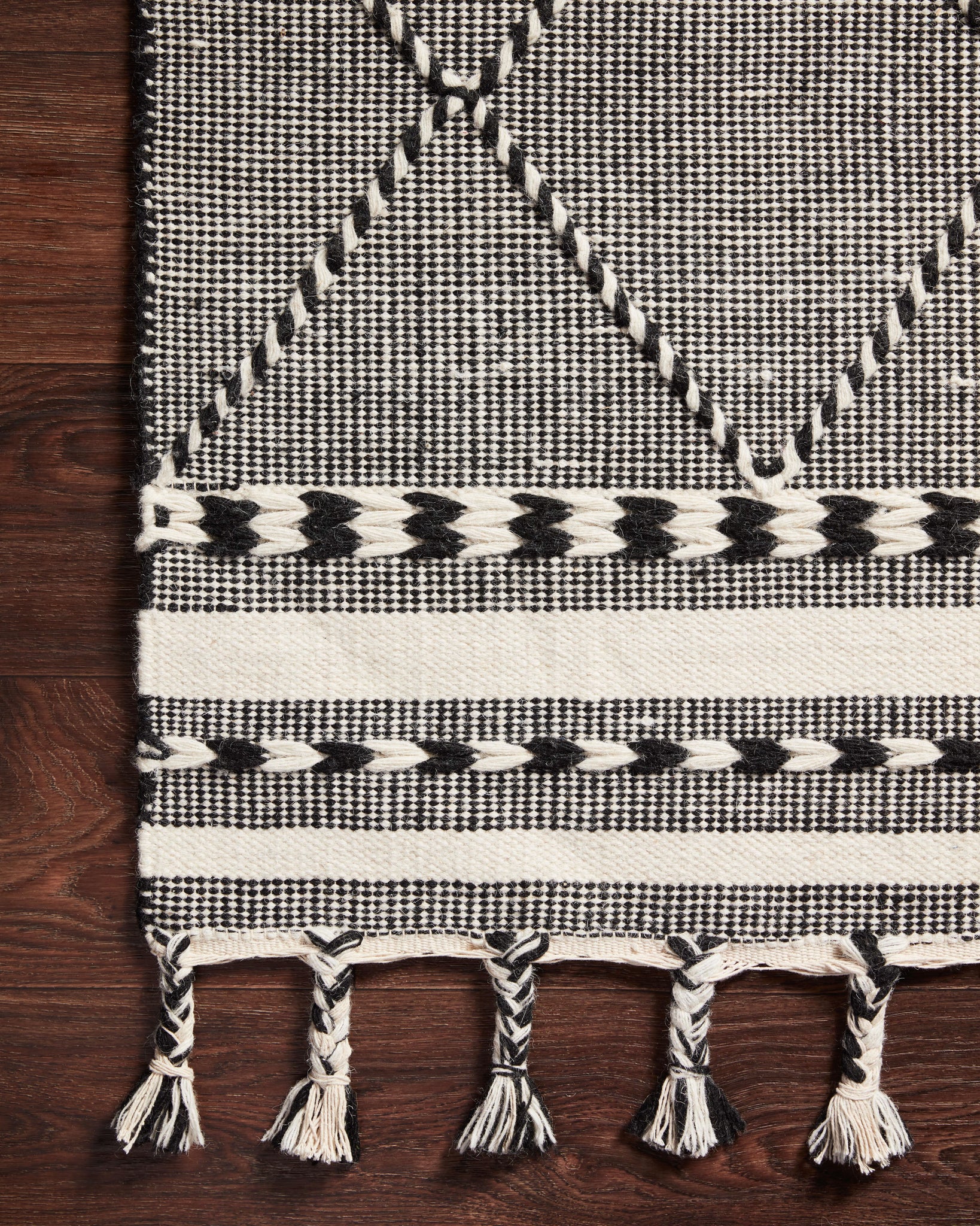 Sawyer Black shown from a different angle to reveal its pattern.