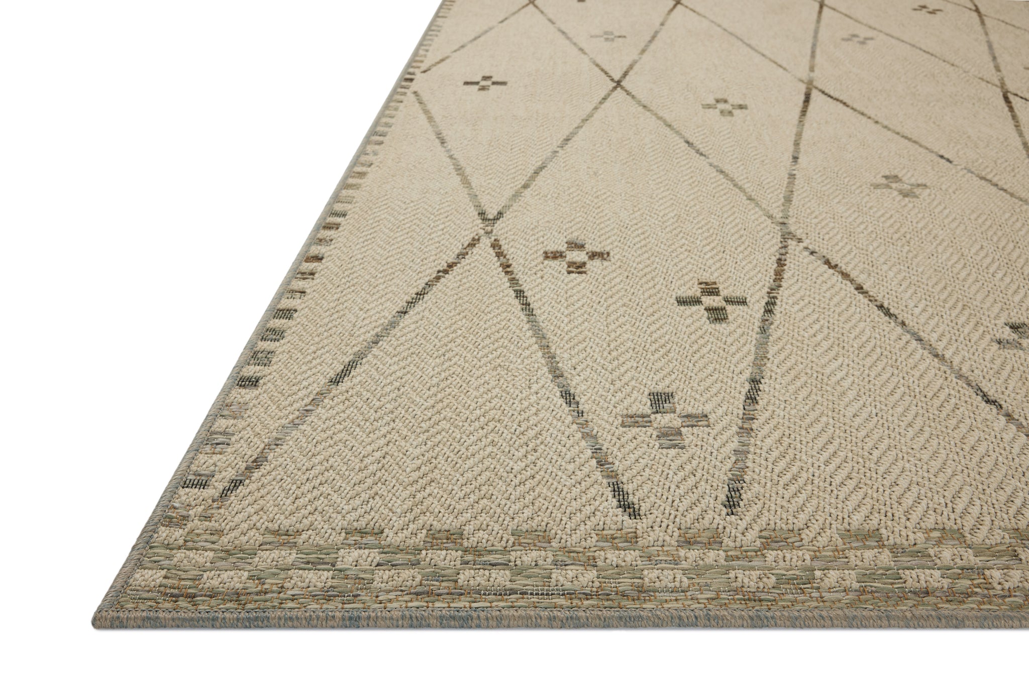 Saylor Ivory / Pebble shown from a different angle to reveal its pattern.