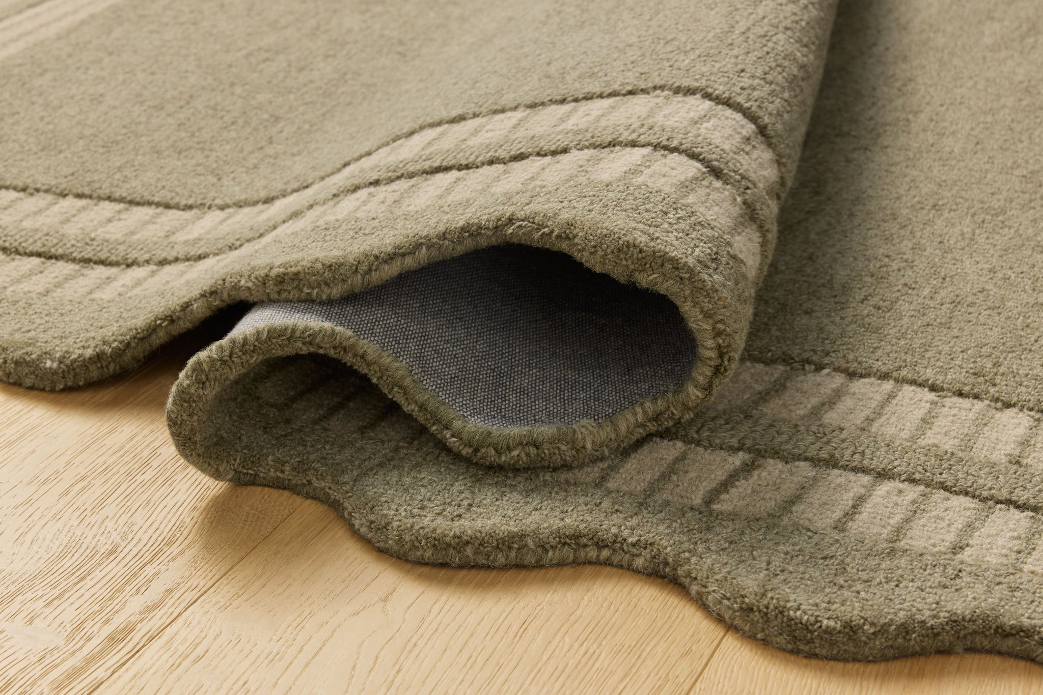 Scottie Olive / Pebble shown from a different angle to reveal its pattern.