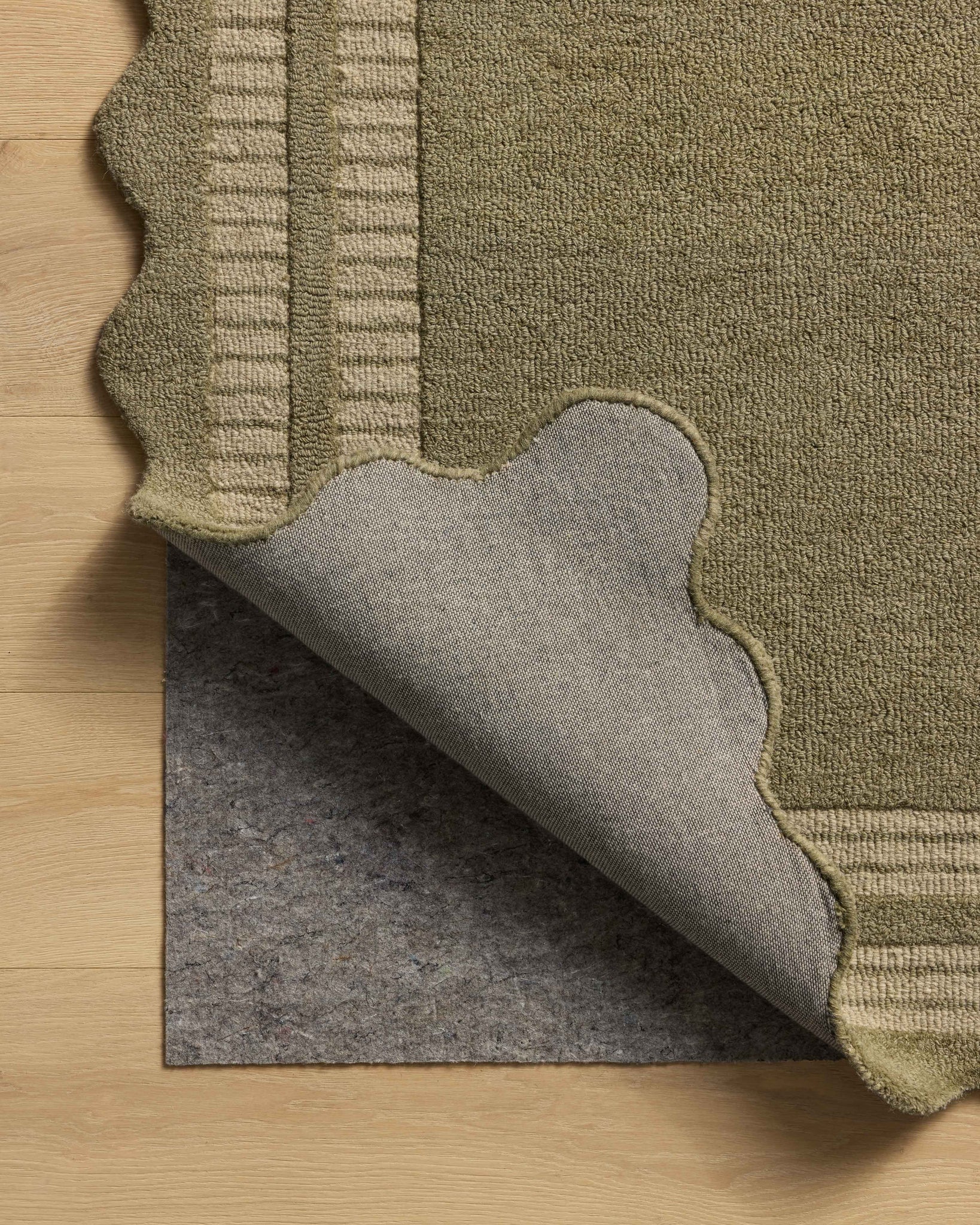 Scottie Olive / Pebble shown from a different angle to reveal its pattern.