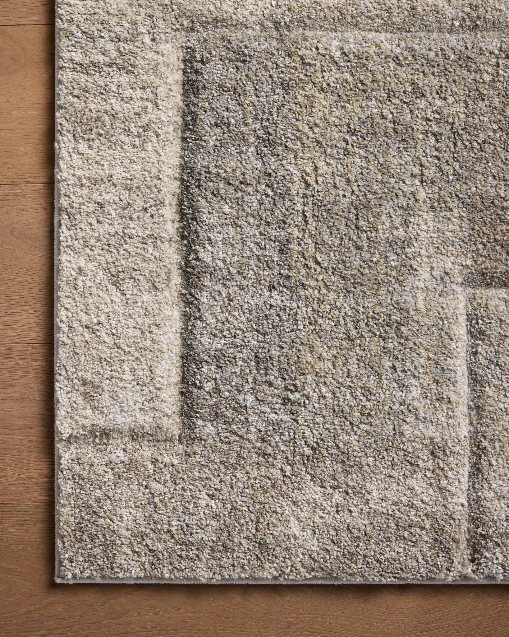 Silas Natural / Pebble shown from a different angle to reveal its pattern.