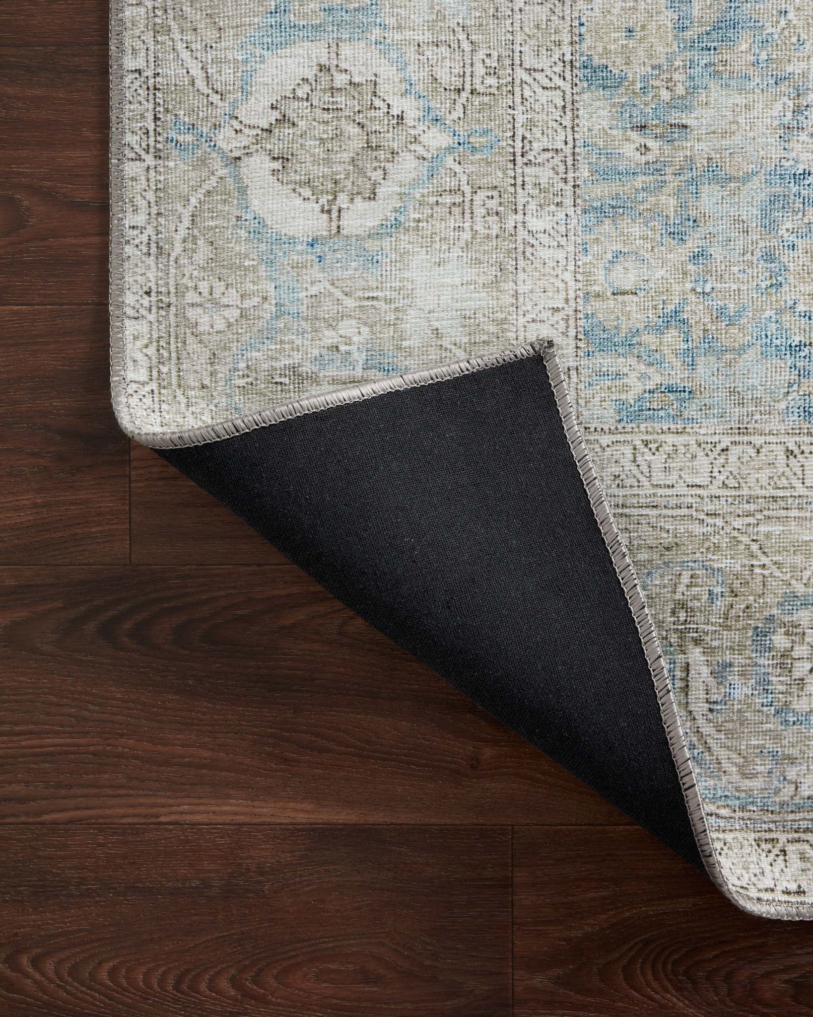 Wynter Ocean / Silver shown from a different angle to reveal its pattern.