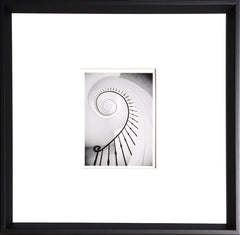 43,8 × 43,8 cm – Cadre noir