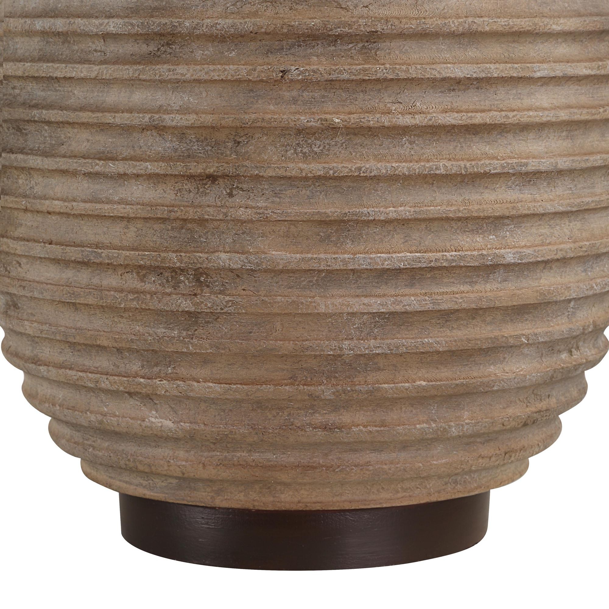 Cebada shown from the front to reveal the base and shade proportions.