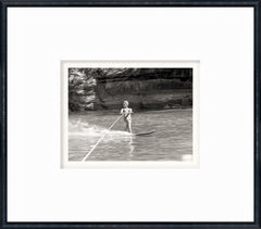 Petite photographie + bordures blanches (dimensions du cadre : 16,75 × 14,75 pouces)