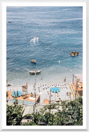 Toni Frissell – Capri II, C. 1959, aerial view of a beach with boats and sunbathers