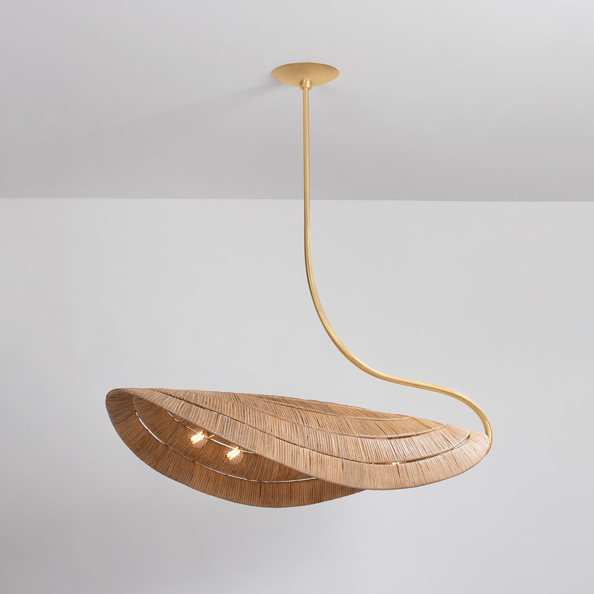 Medea Linear 50" shown from a second angle to highlight the extended frame and shade array.