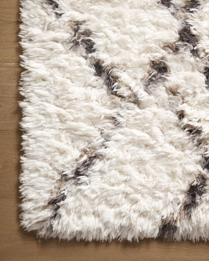 Amira Ivory / Bark shown from a different angle to reveal its pattern.