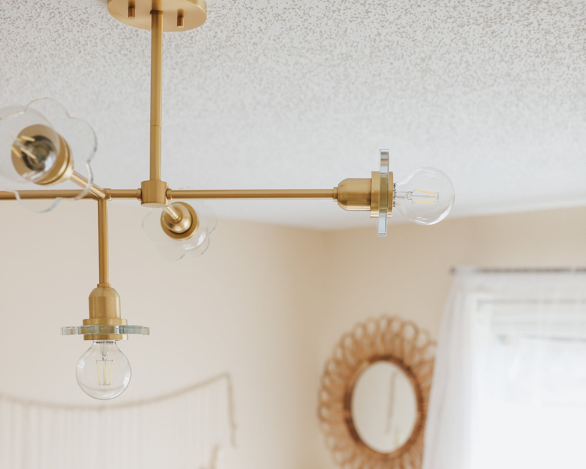 Alexa Chandelier 27.5" - Lifestyle [H357805-AGB]