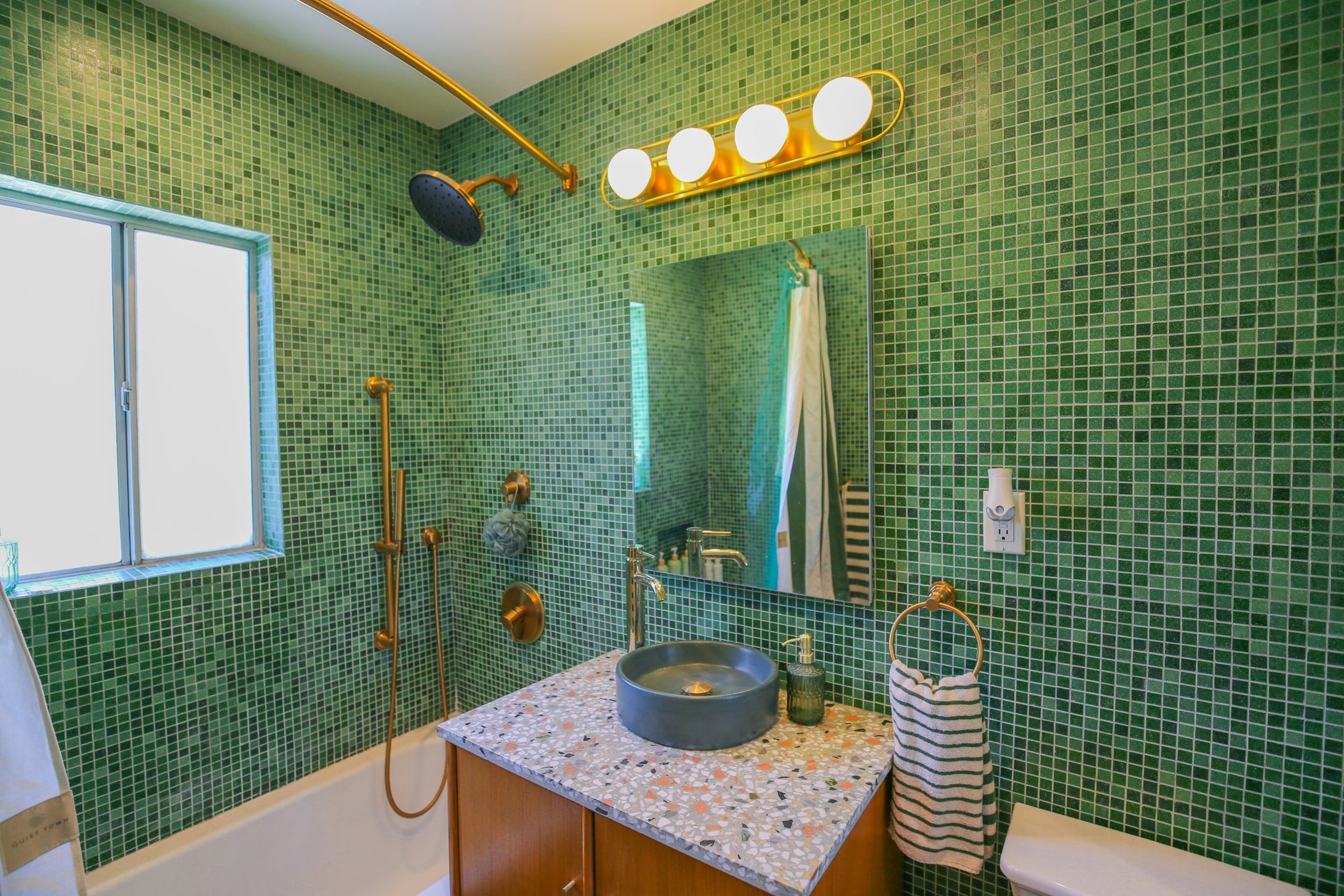 Amy Bath And Vanity 29.75" - Lifestyle [H783304-AGB]