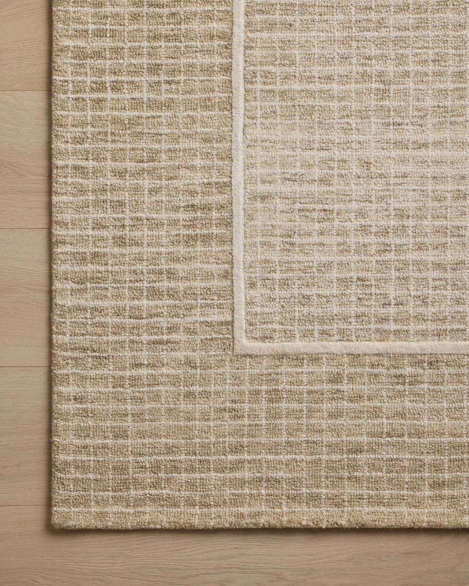 Briggs Wheat / Ivory shown from a different angle to reveal its pattern.