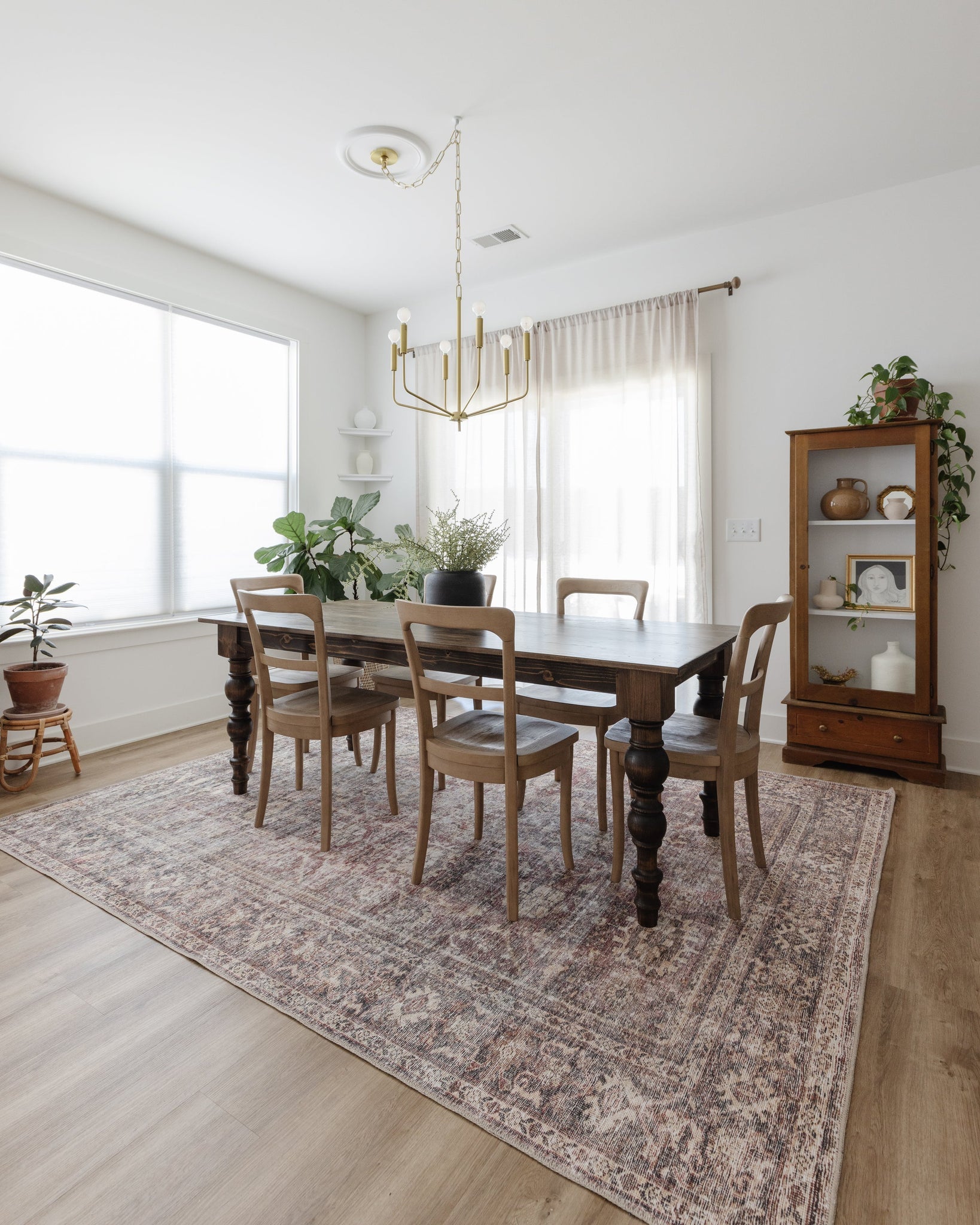 Bailey Chandelier 24" - Lifestyle [H516806-AGB]