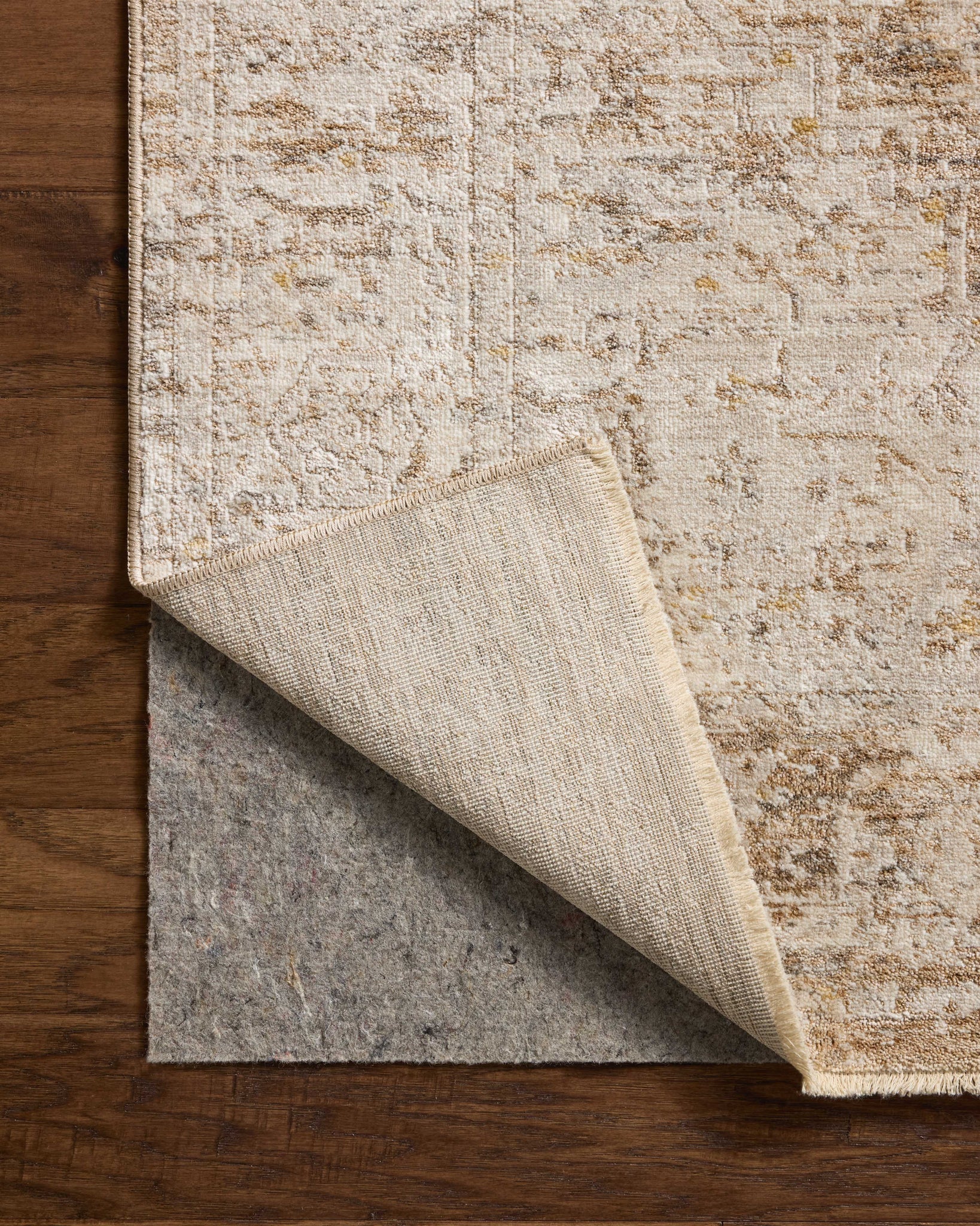 Clarisse Taupe / Dove shown from a different angle to reveal its pattern.