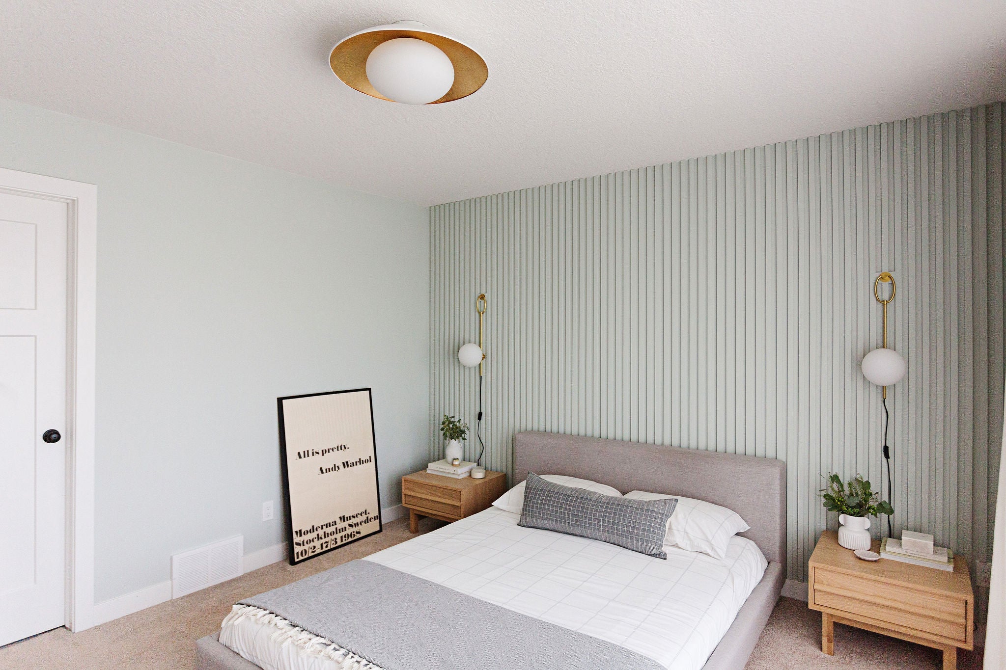 Gina Plug-In Sconce - Lifestyle [HL290101-AGB]