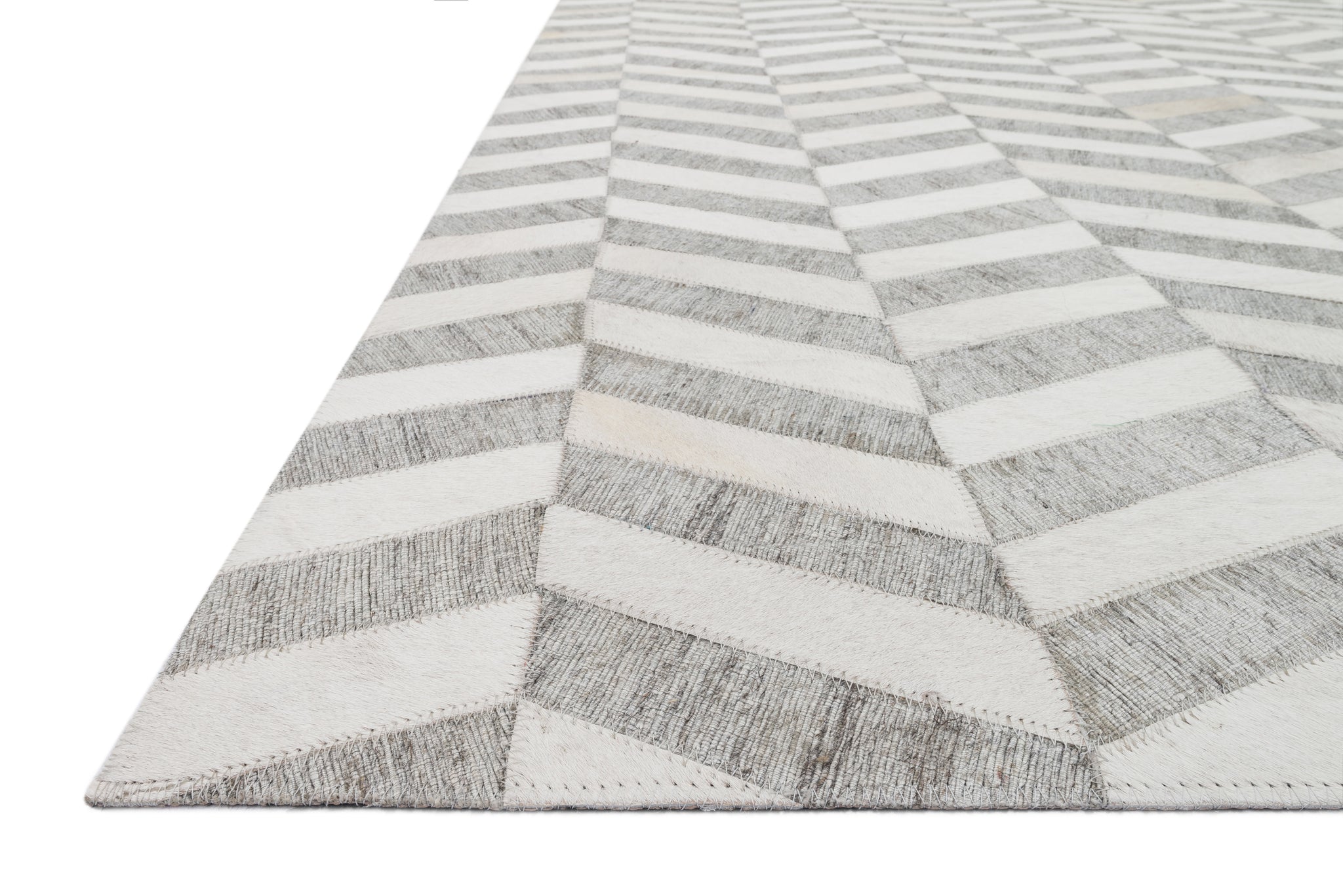Side view of the Dorado Grey / Ivory rug.