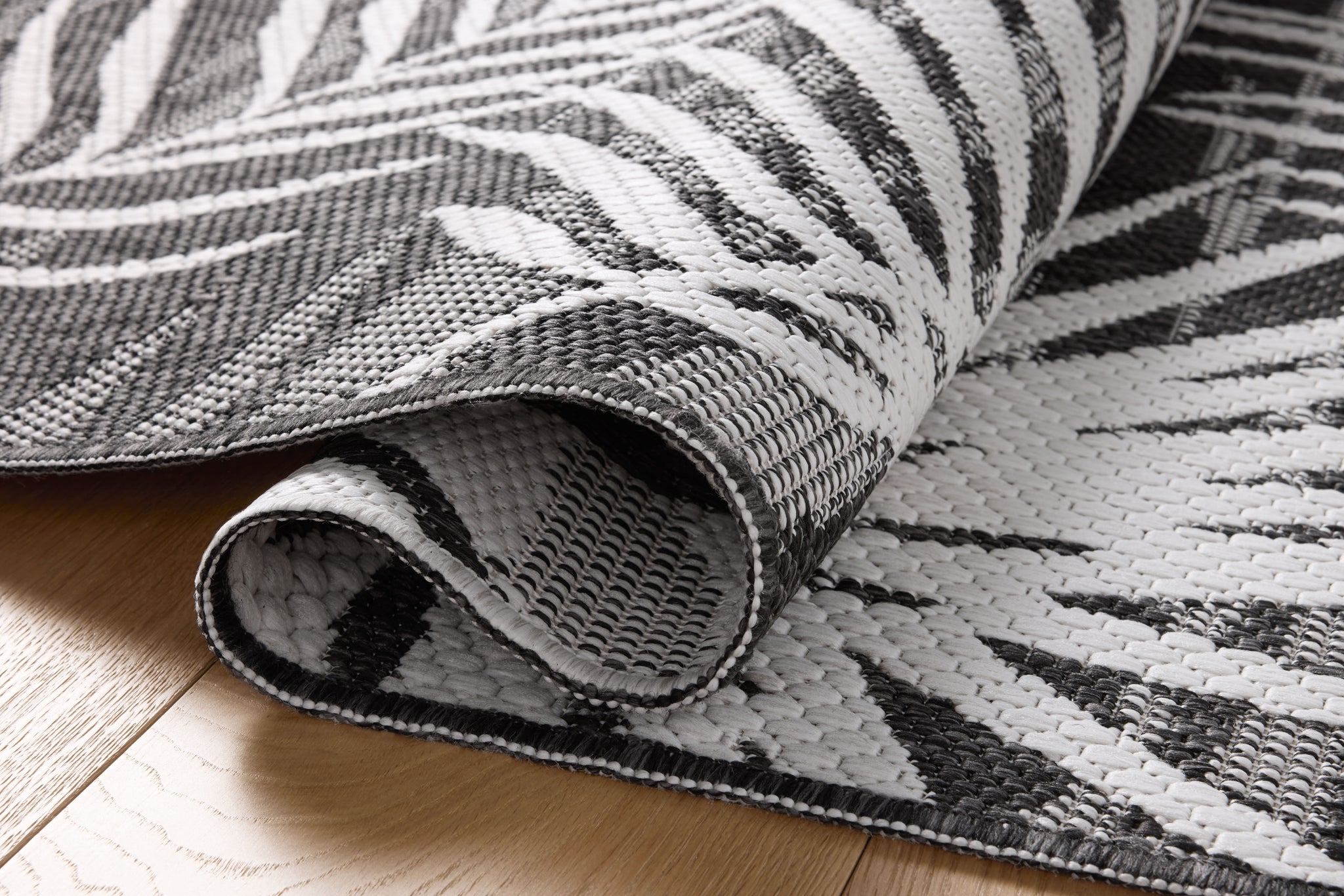 Easton Ivory / Onyx shown from a different angle to reveal its pattern.