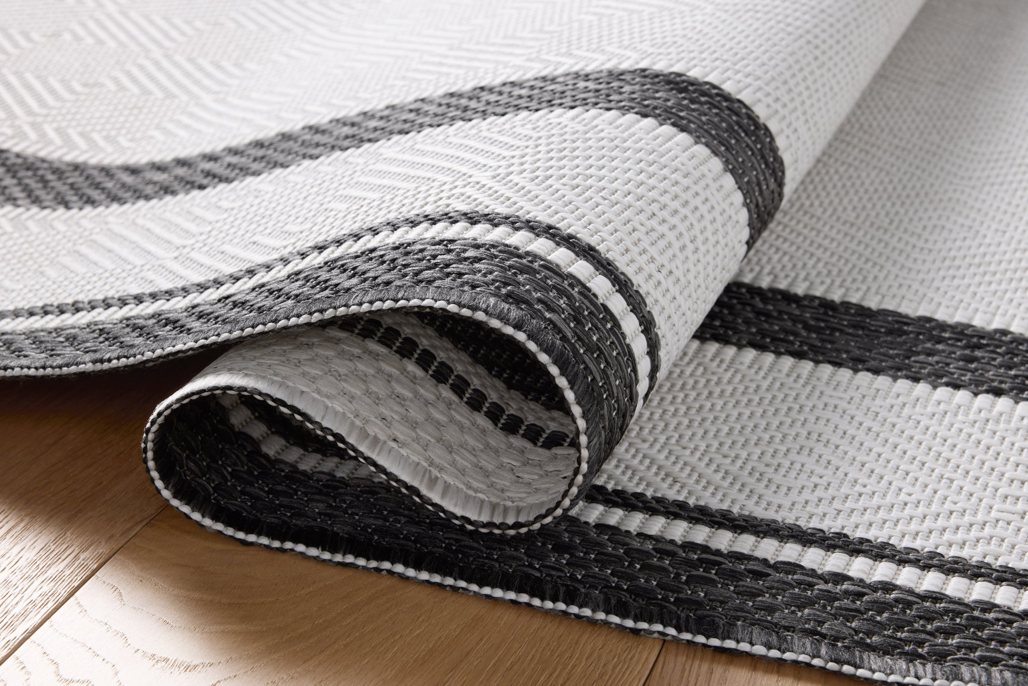 Easton Onyx / Ivory shown from a different angle to reveal its pattern.