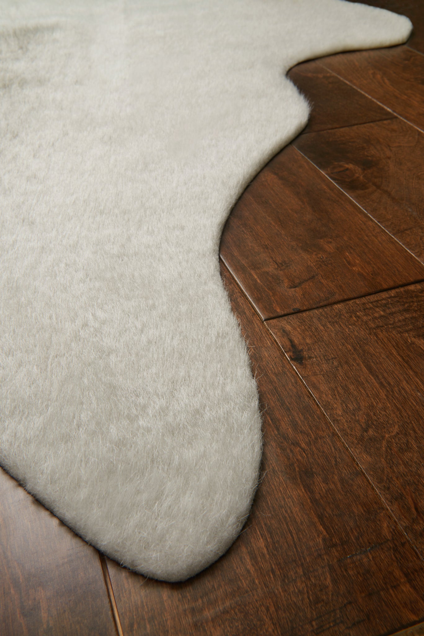Side view of the Grand Canyon Silver / Grey rug.