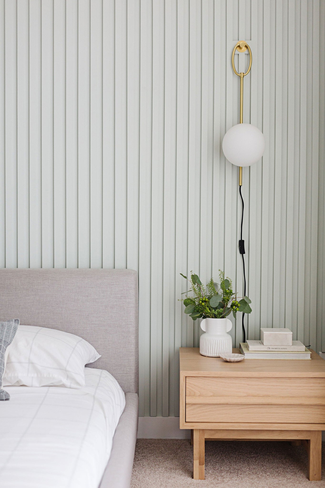 Gina Plug-In Sconce - Lifestyle [HL290101-AGB]