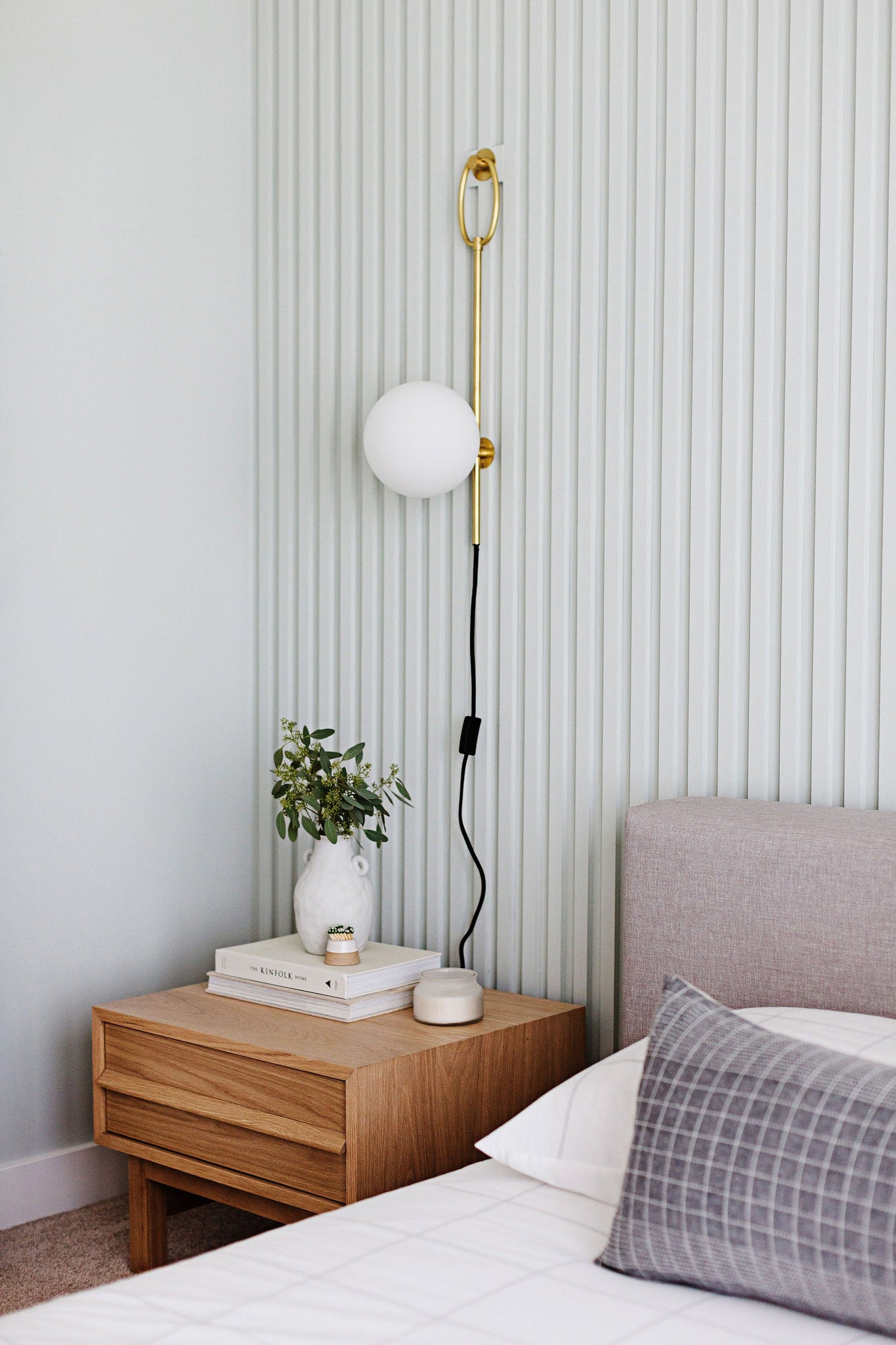 Gina Plug-In Sconce - Lifestyle [HL290101-AGB]
