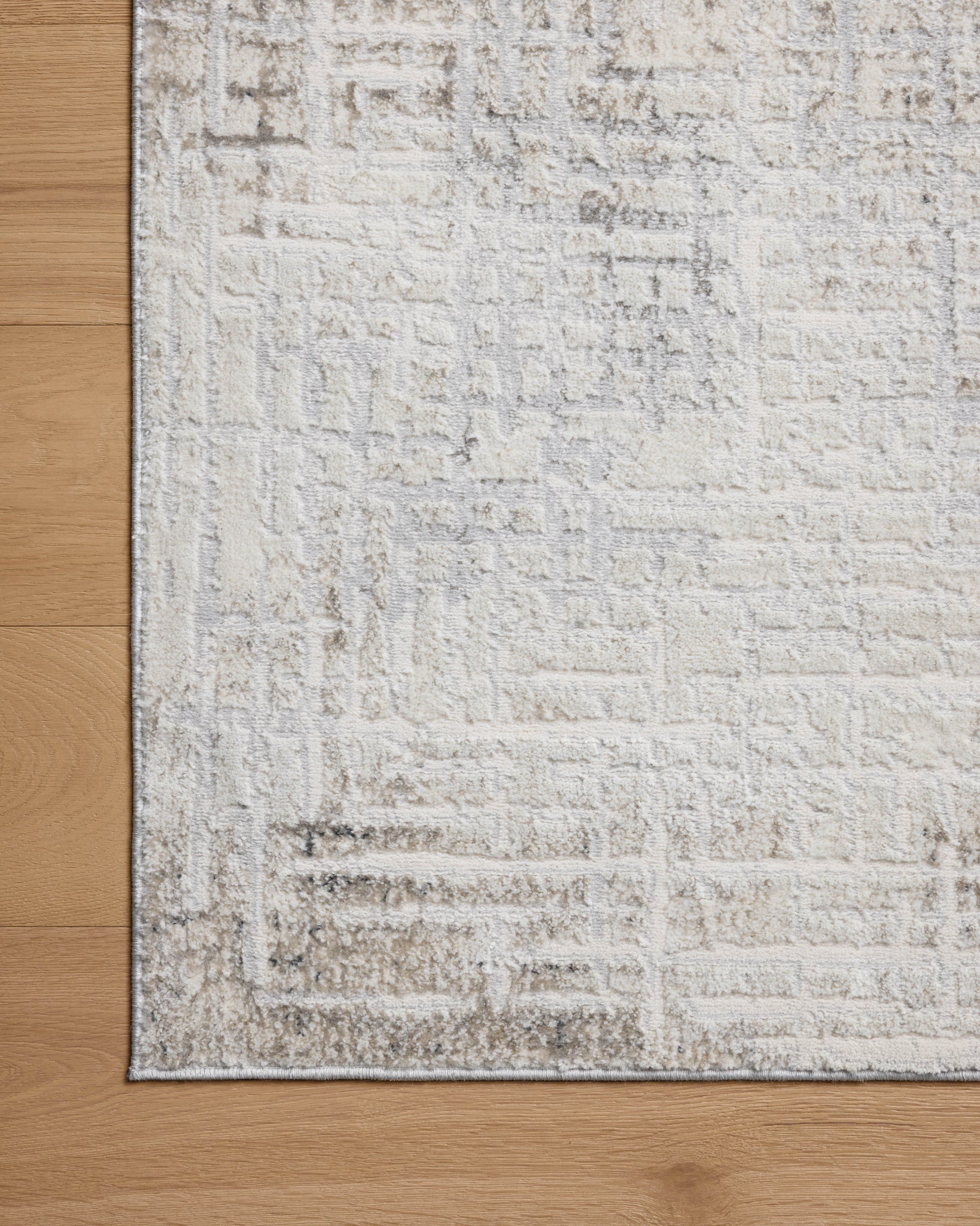 Hollis Ivory / Stone shown from a different angle to reveal its pattern.
