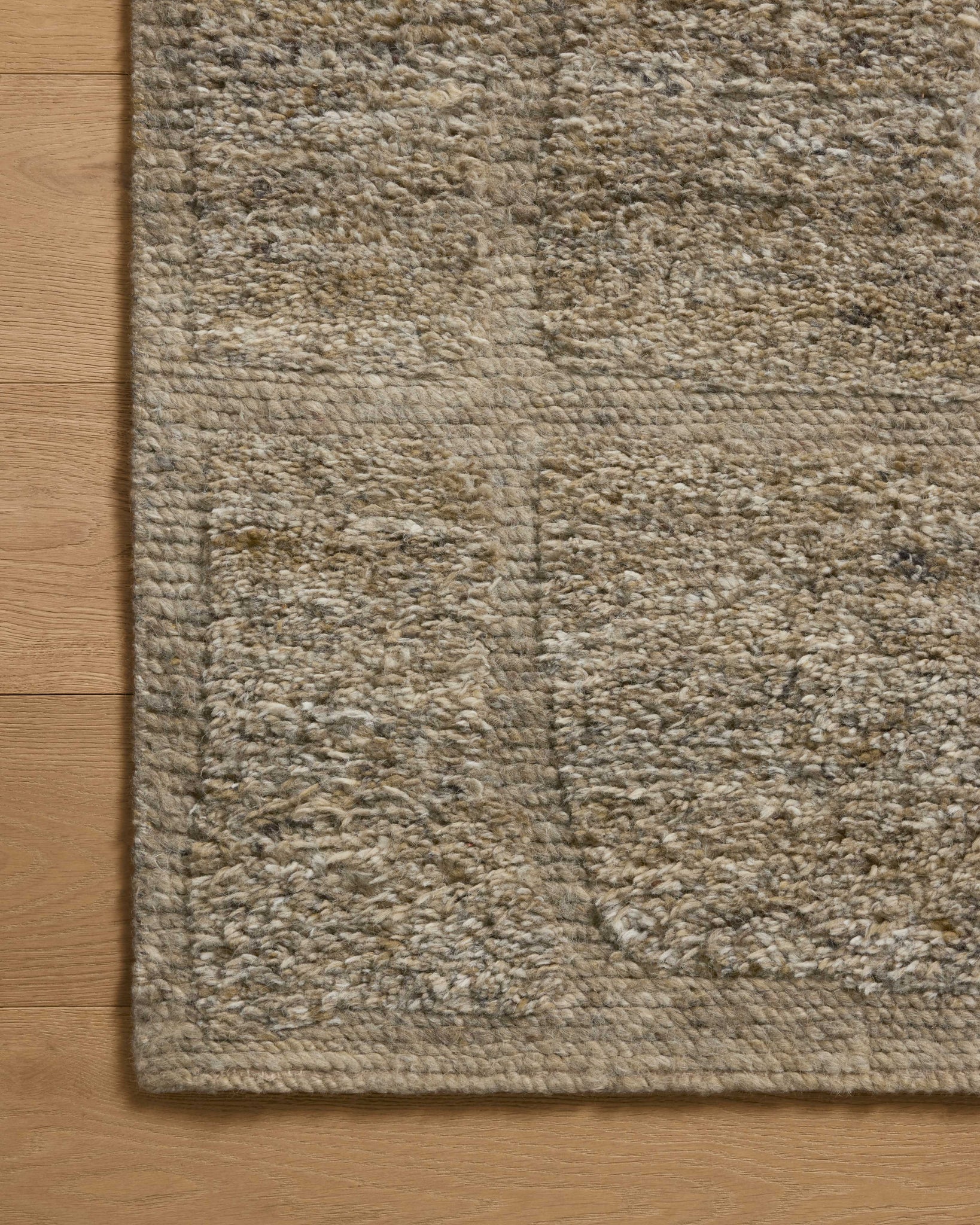 Hughes Olive shown from a different angle to reveal its pattern.