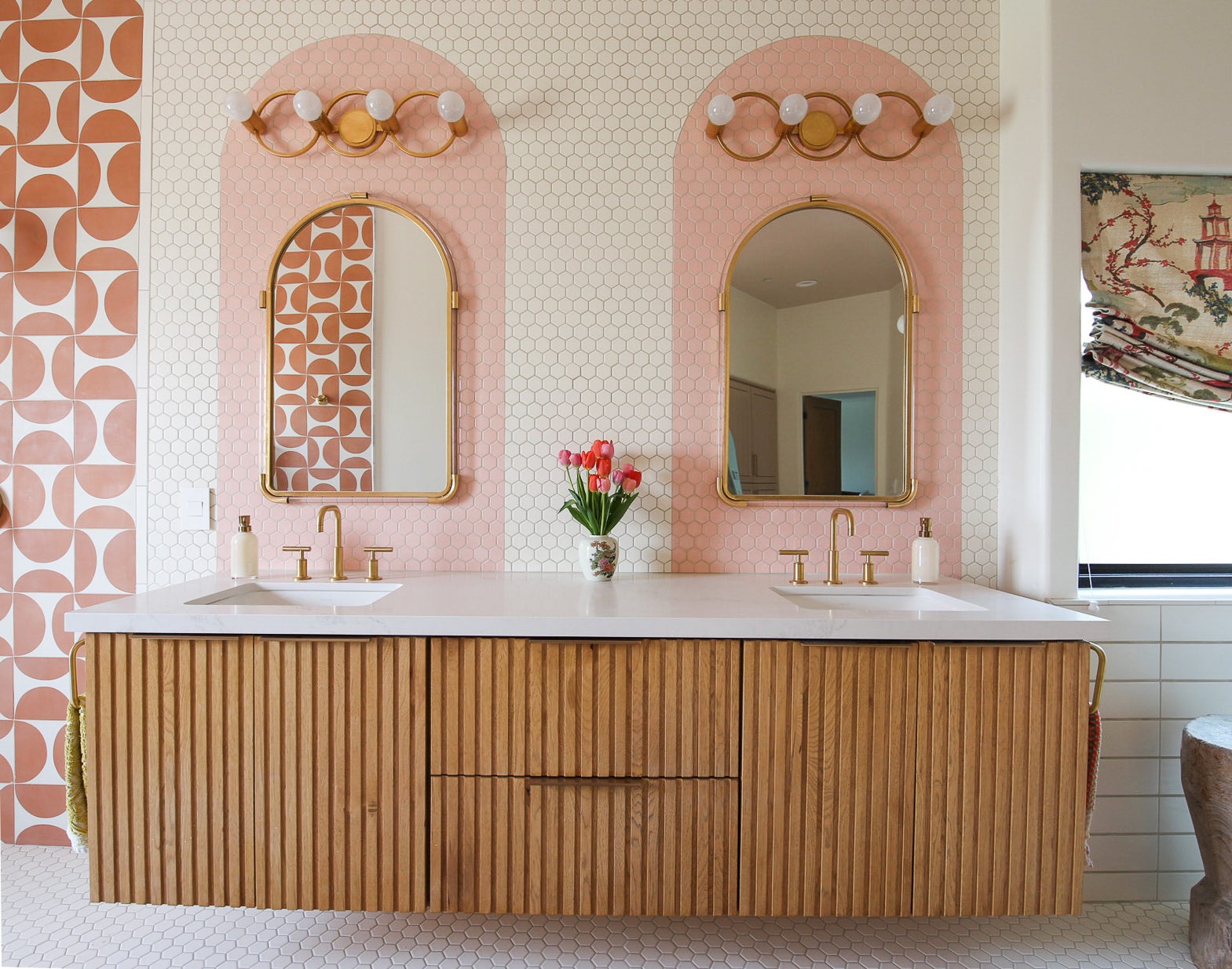 Hope Bath And Vanity 28" - Lifestyle [H413304-GL]