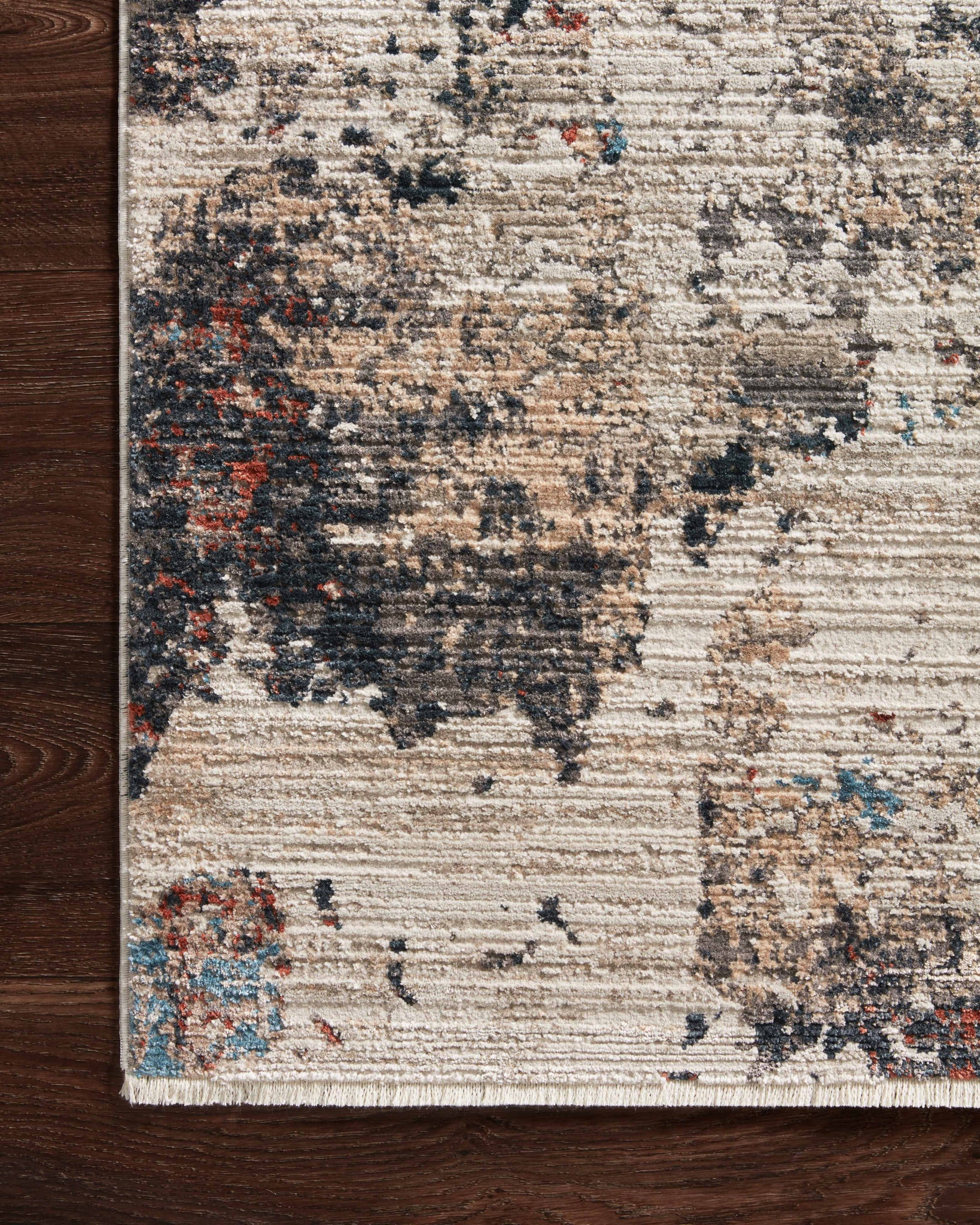 Side view of the Leigh Ivory / Charcoal rug.
