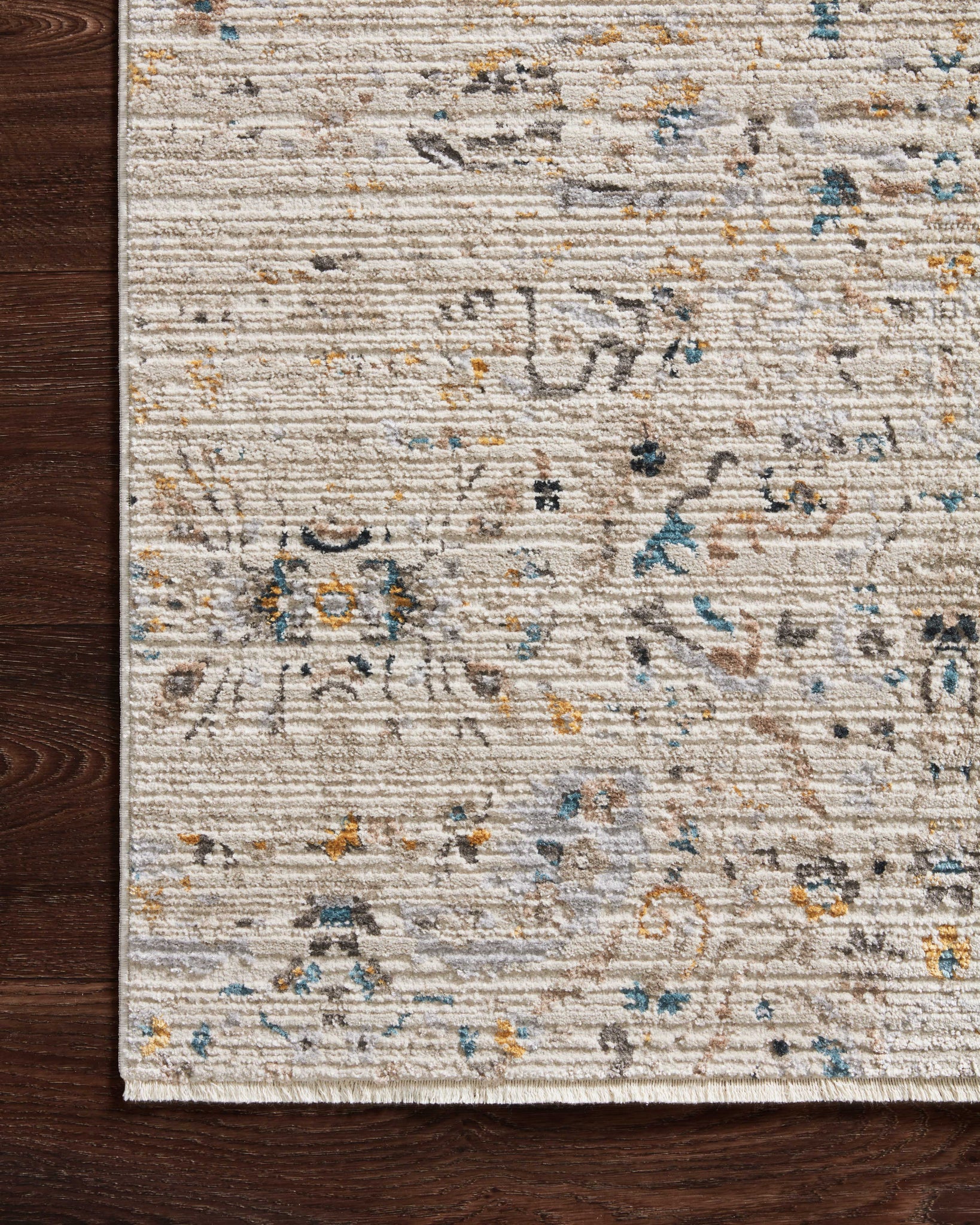 Side view of the Leigh Ivory / Straw rug.