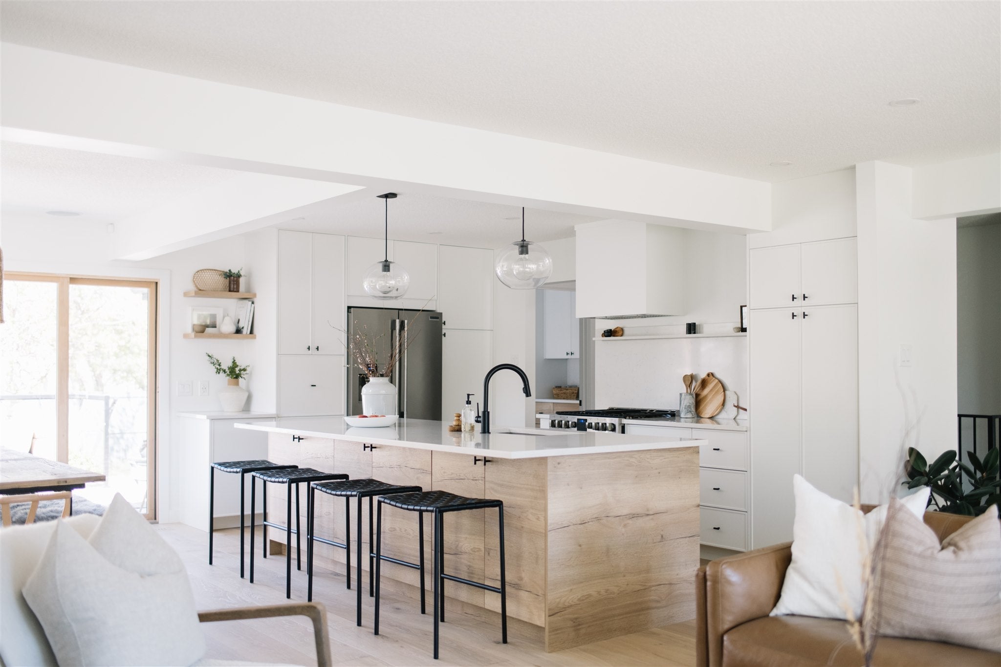 Margot Pendant 12.25" x 10.5" - Lifestyle [H270701L-OB]