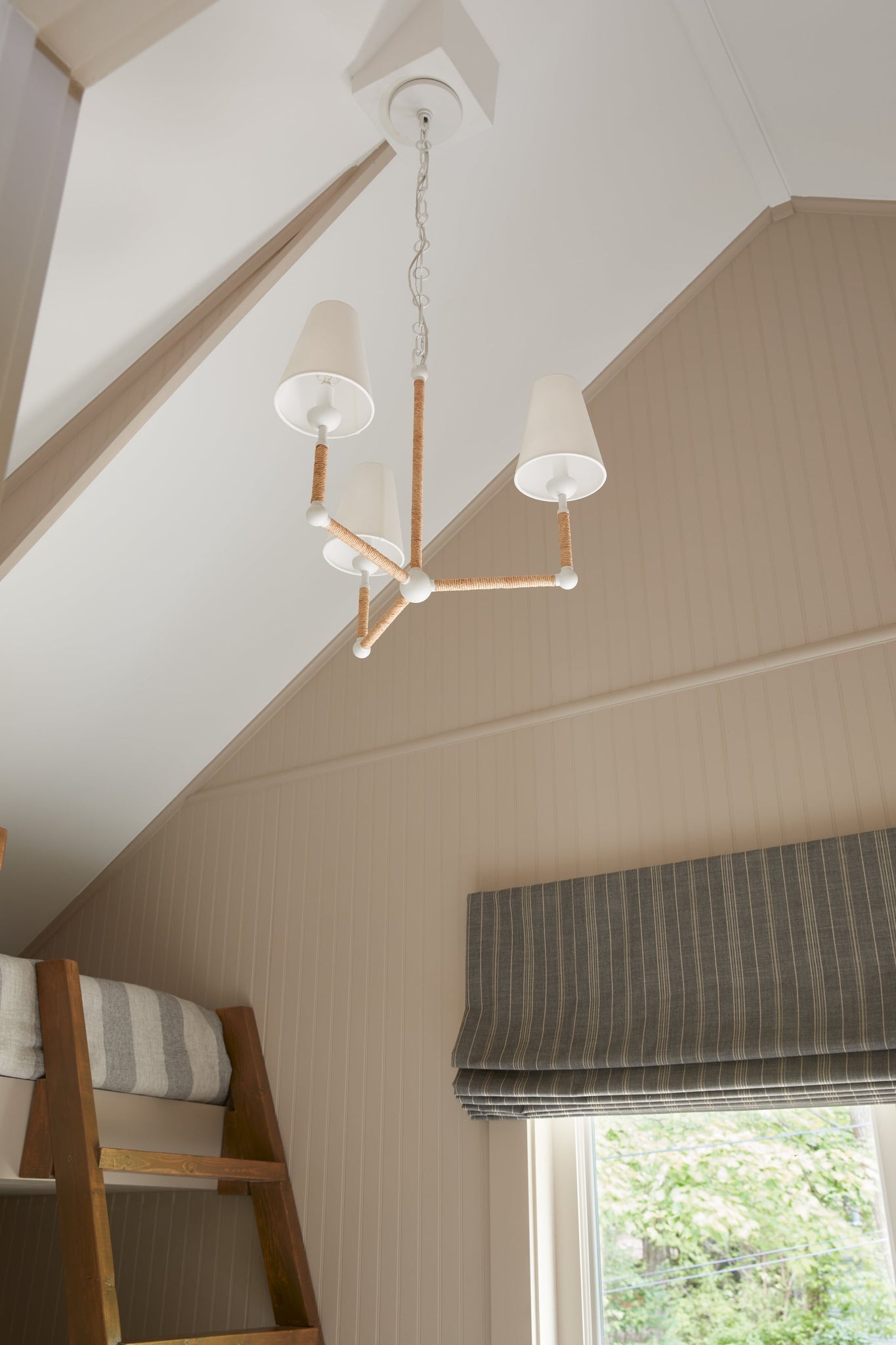 Mariana Chandelier 24" - Lifestyle [H708803-TWH]