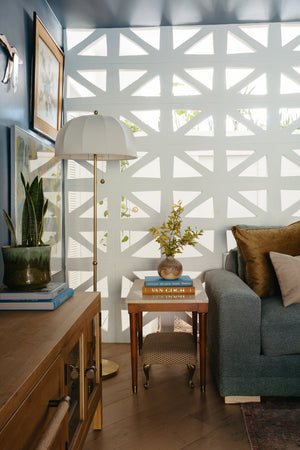 Meshelle Floor Lamp - Lifestyle [HL816401-AGB]