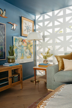 Meshelle Floor Lamp - Lifestyle [HL816401-AGB]
