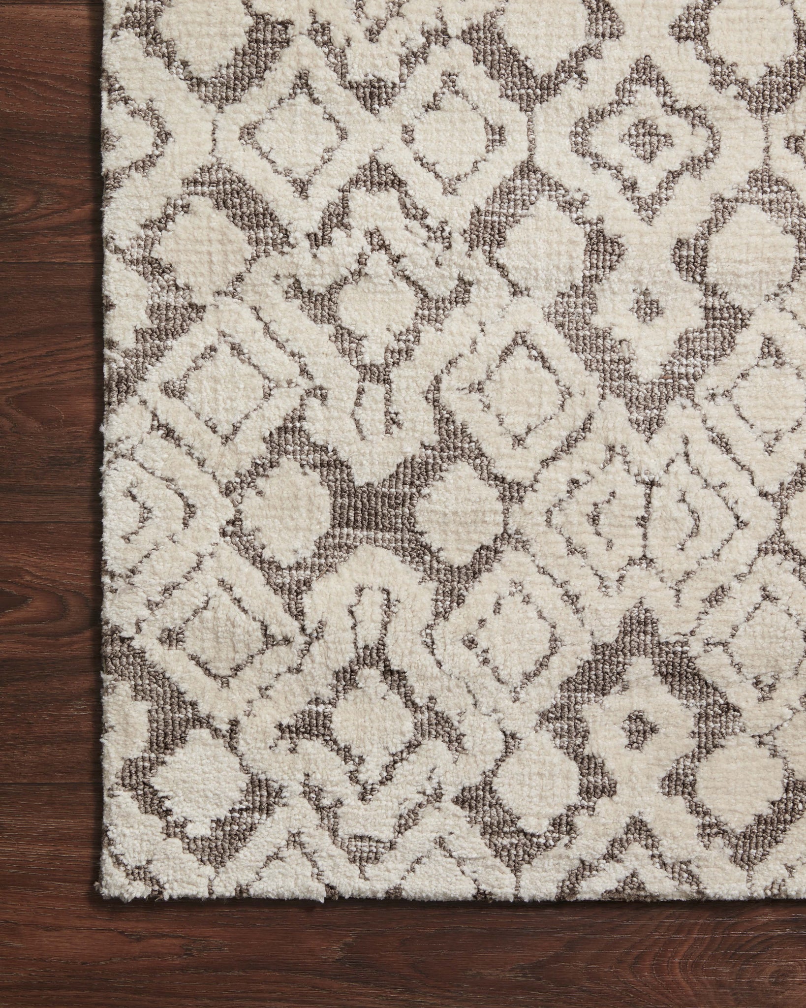 Neda Natural / Ivory shown from a different angle to reveal its pattern.