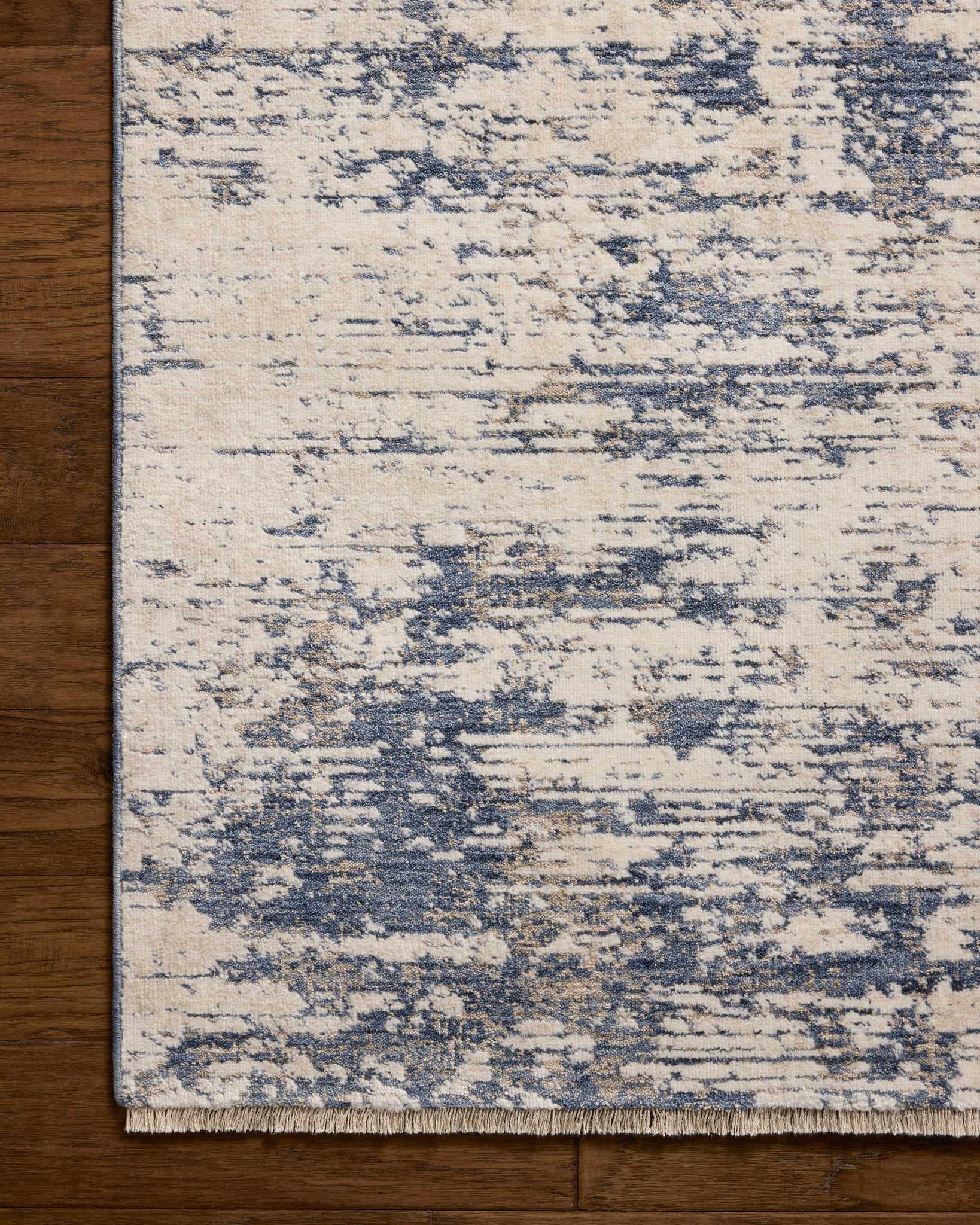 Nellie Dove / Blue shown from a different angle to reveal its pattern.