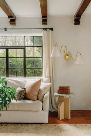 Onda Plug-In Sconce 10.5" - Lifestyle [HL699102-AGB]
