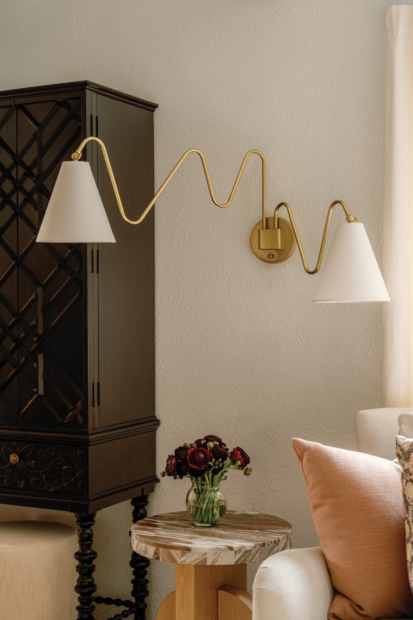 Onda Plug-In Sconce 10.5" - Lifestyle [HL699102-AGB]