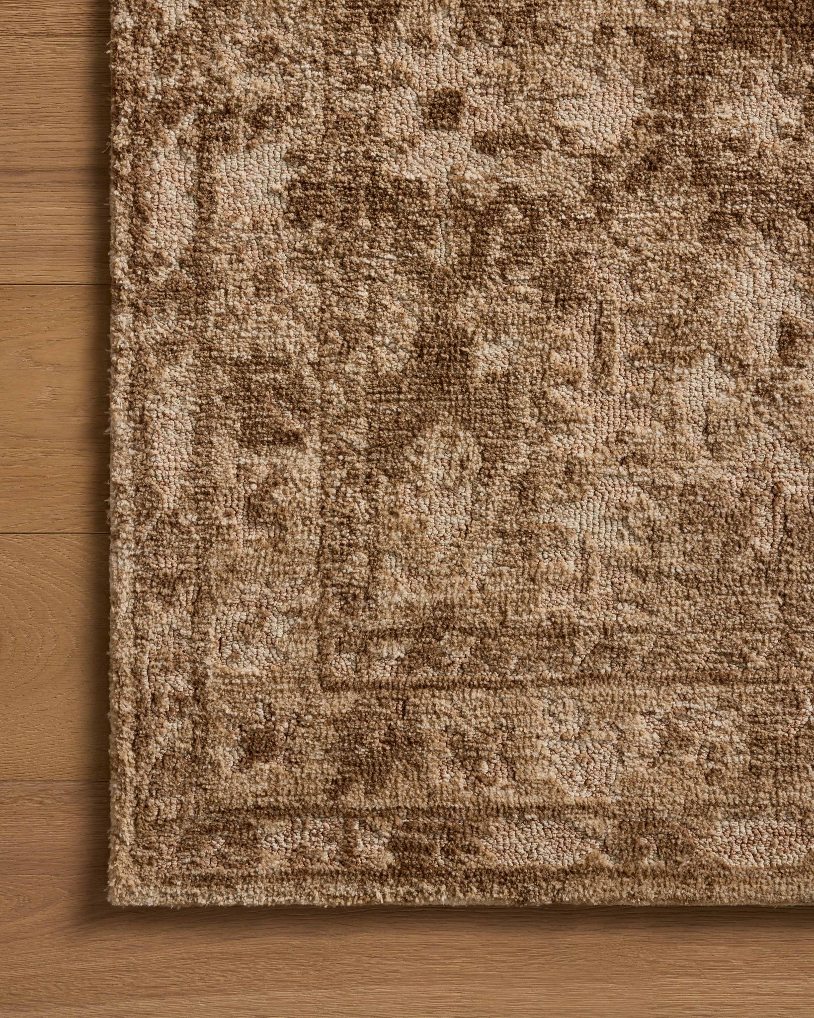 Percival Mocha / Sand shown from a different angle to reveal its pattern.