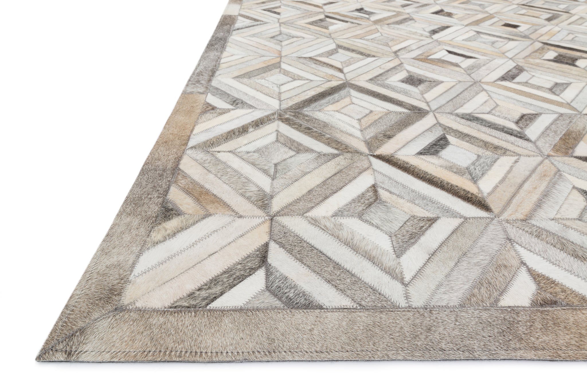 Side view of the Promenade Ivory / Grey rug.