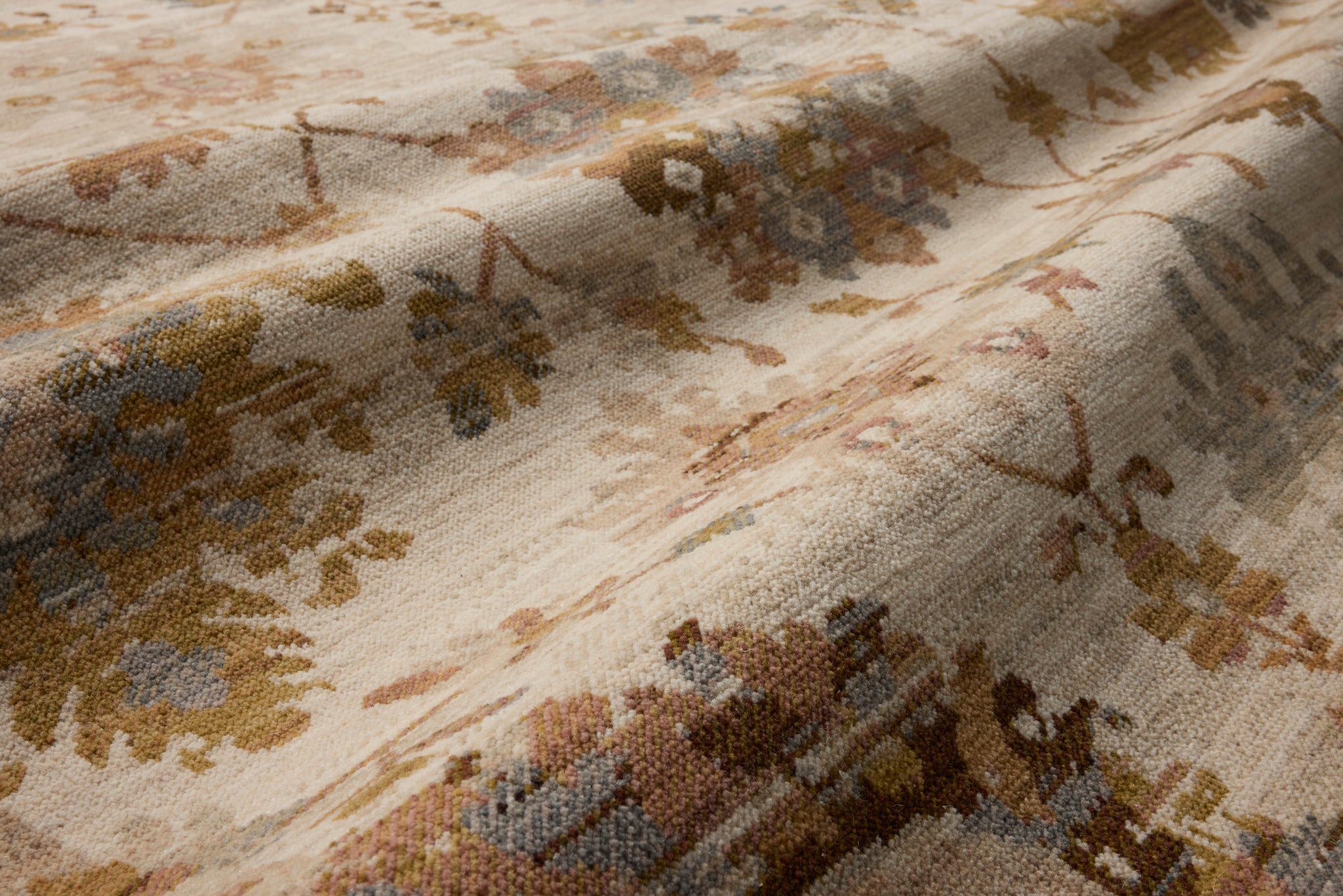 Reign Ivory / Multi shown from a different angle to reveal its pattern.