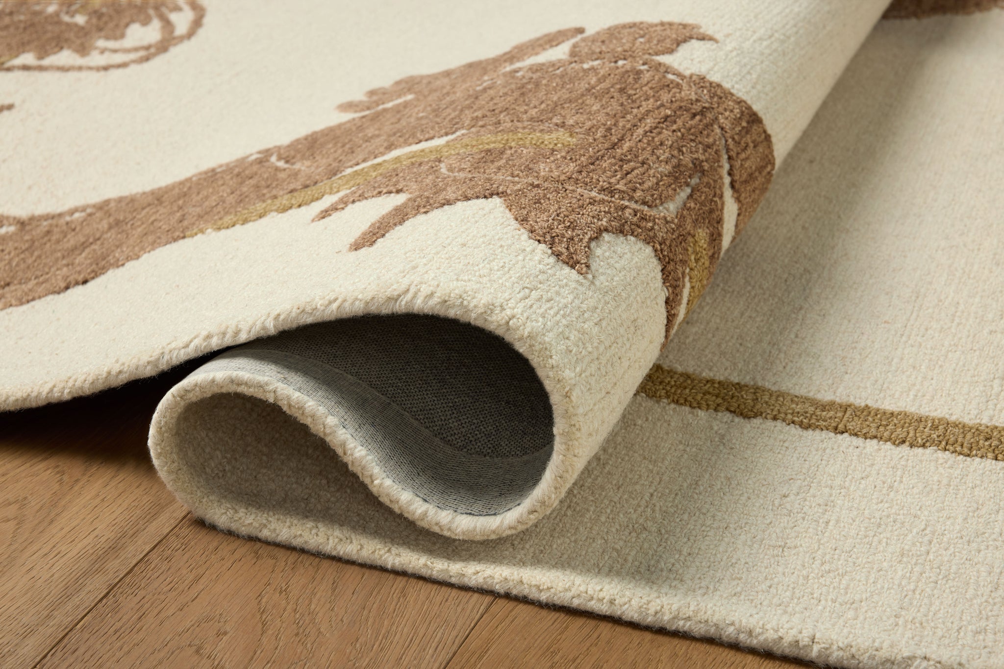 Romi Ivory / Spice shown from a different angle to reveal its pattern.