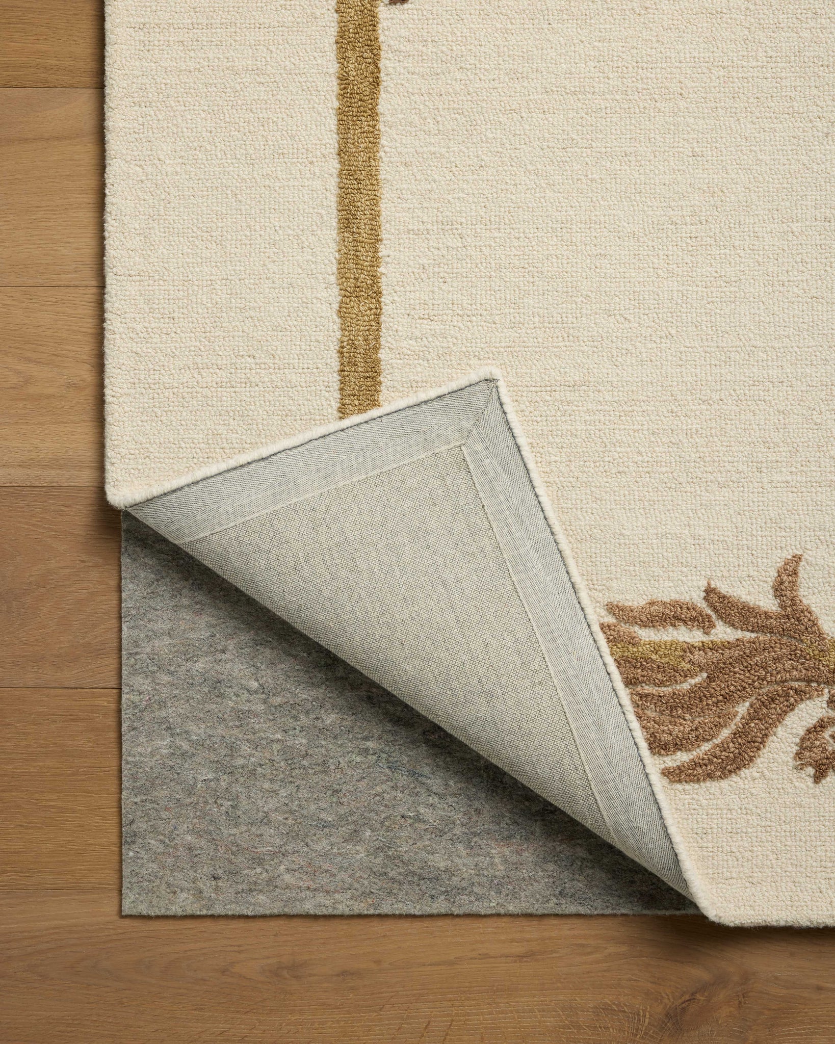 Romi Ivory / Spice shown from a different angle to reveal its pattern.